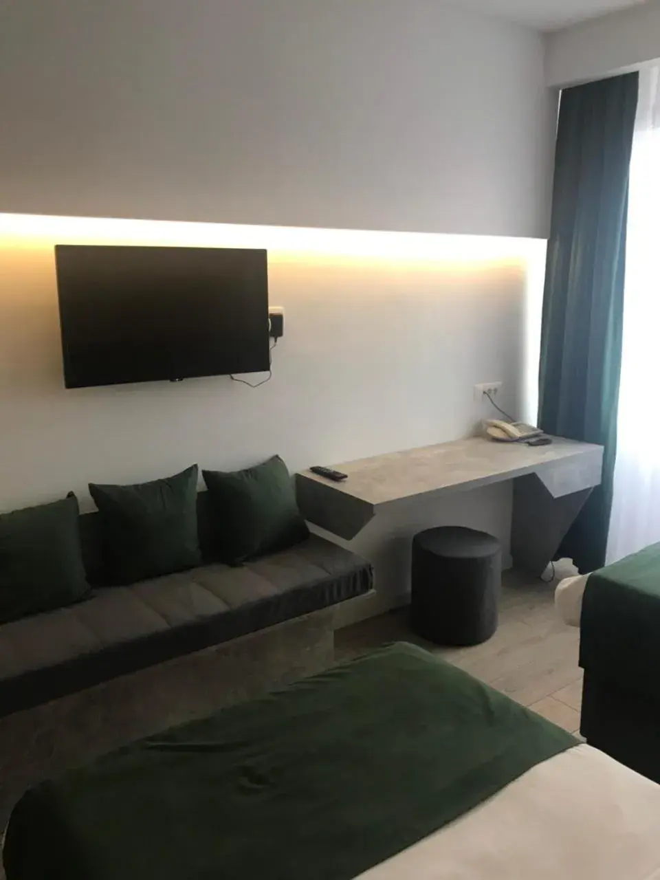 TV and multimedia, Bed in Hotel Grand TV and multimedia, Bed in Hotel Grand