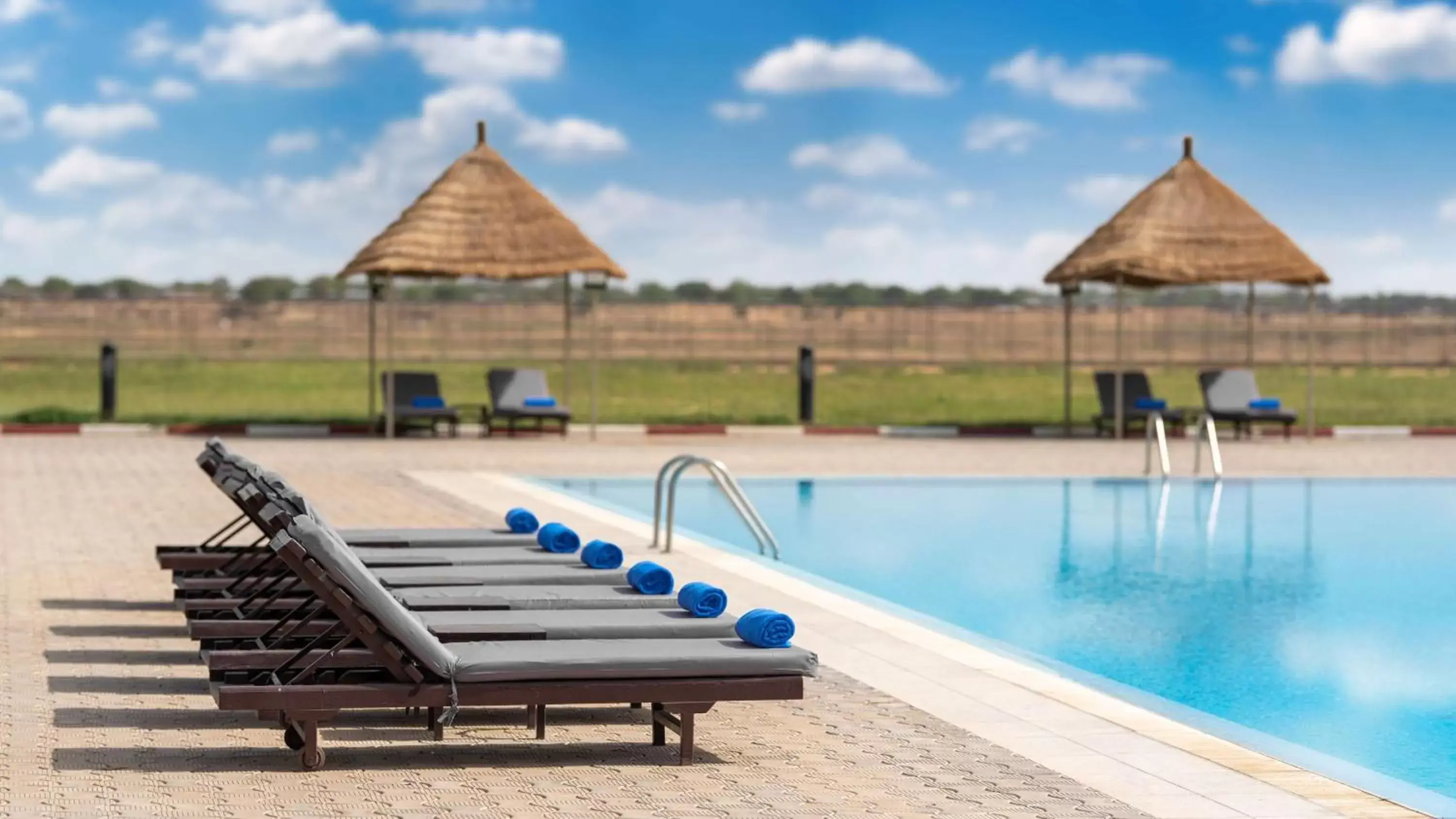 Lounge or bar, Swimming Pool in Radisson Blu Hotel N'Djamena