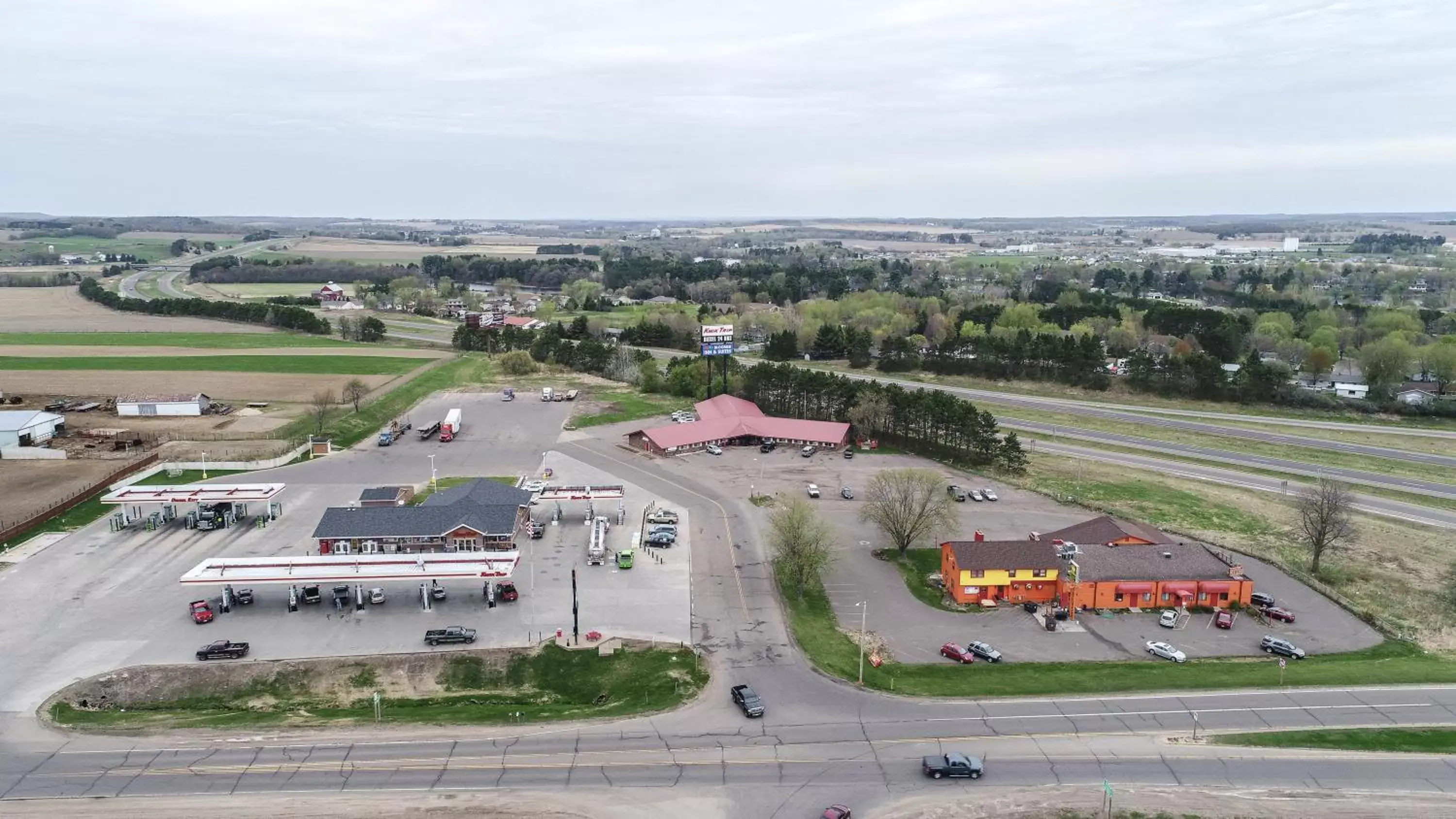 Property building, Bird's-eye View in Bloomer Inn & Suites