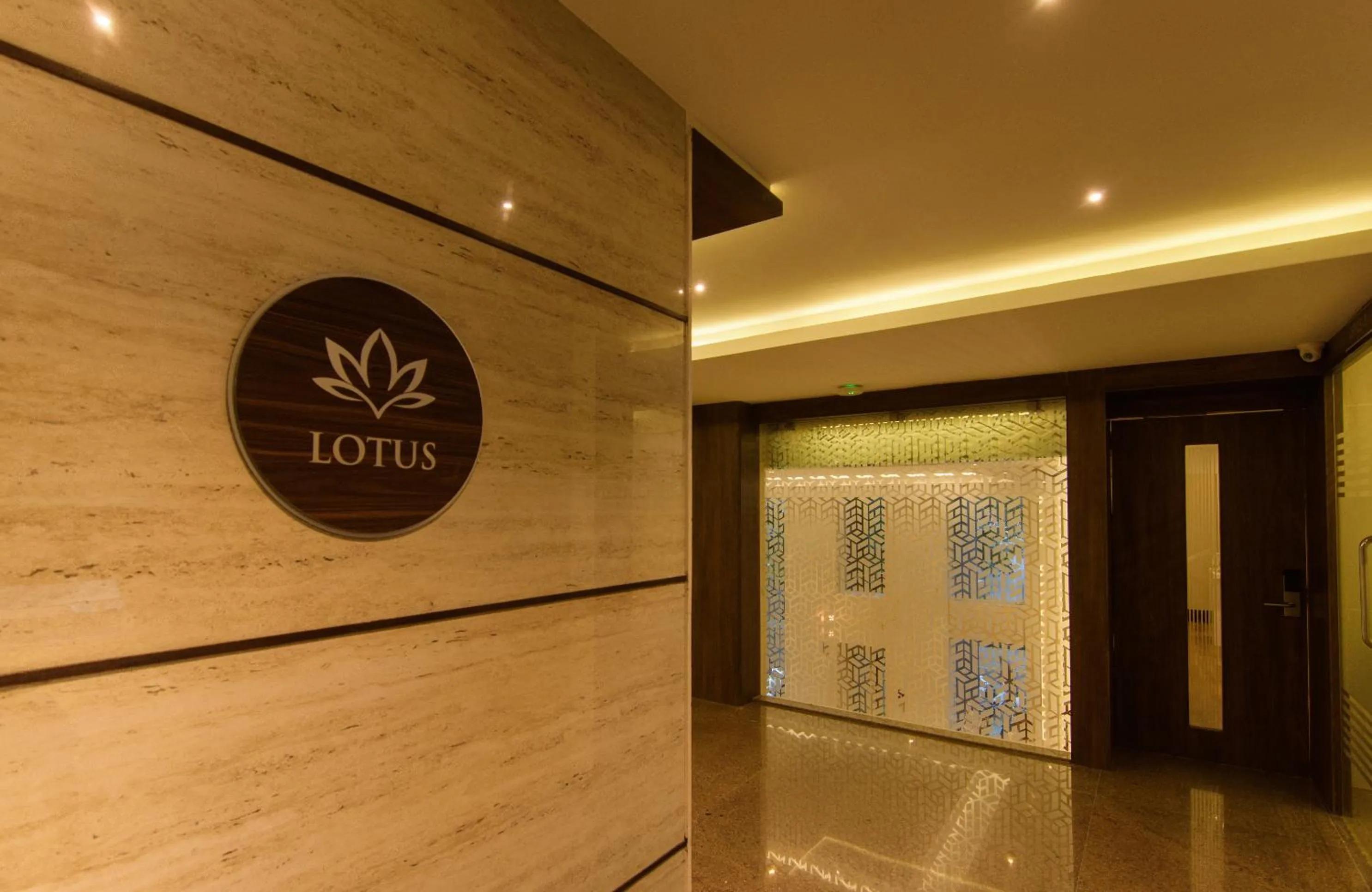 Restaurant/places to eat in Roopa Elite