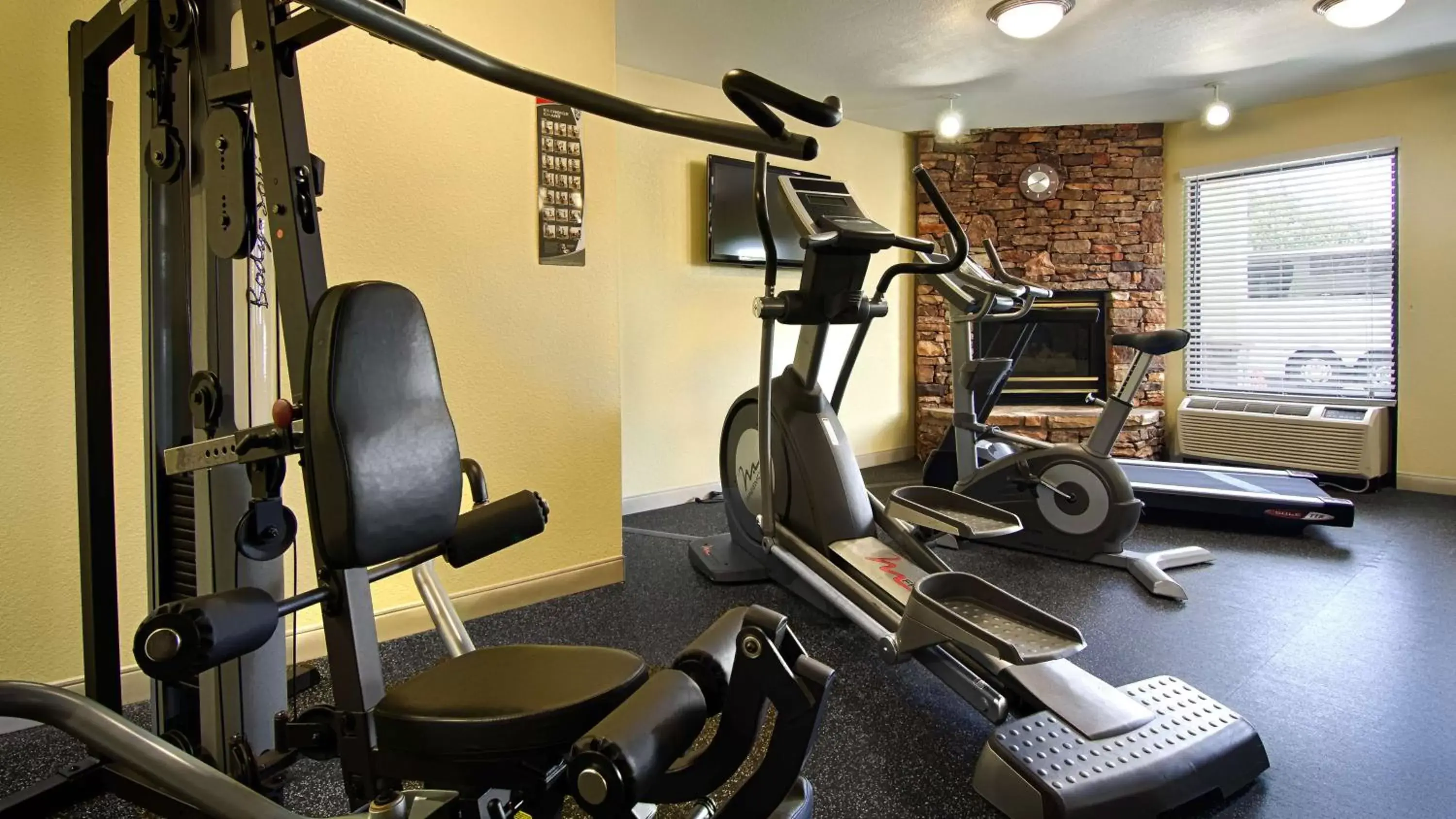 Fitness centre/facilities in Best Western Cades Cove Inn