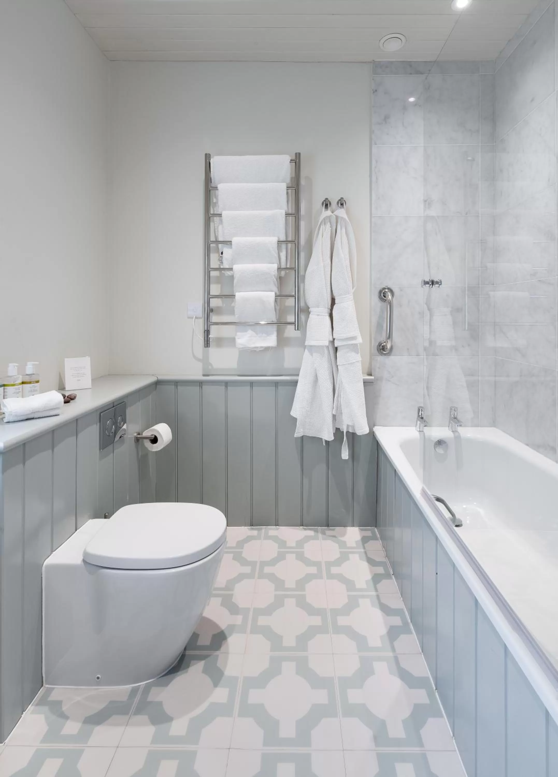 Toilet in Penally Abbey Country House Hotel and Restaurant