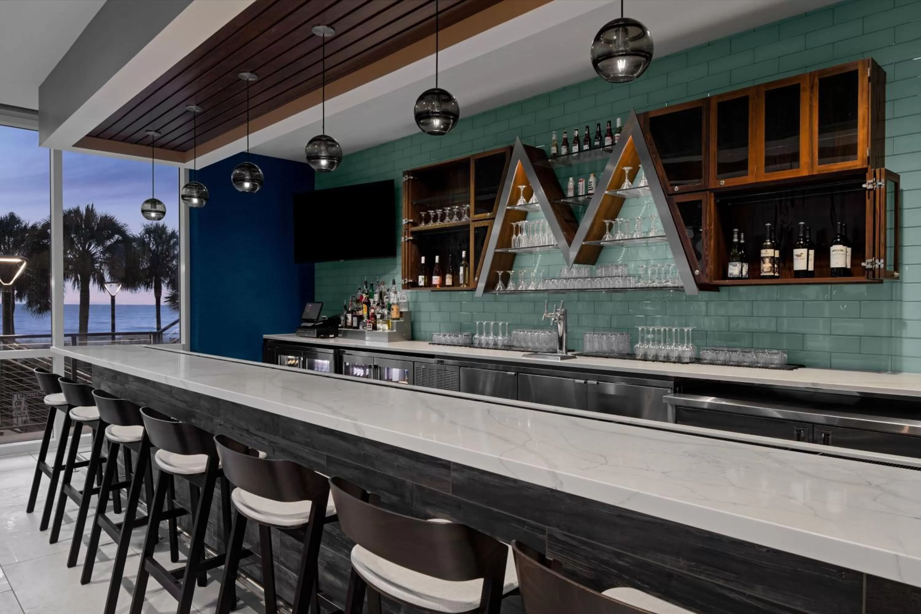 Lounge or bar in SpringHill Suites by Marriott Myrtle Beach Oceanfront