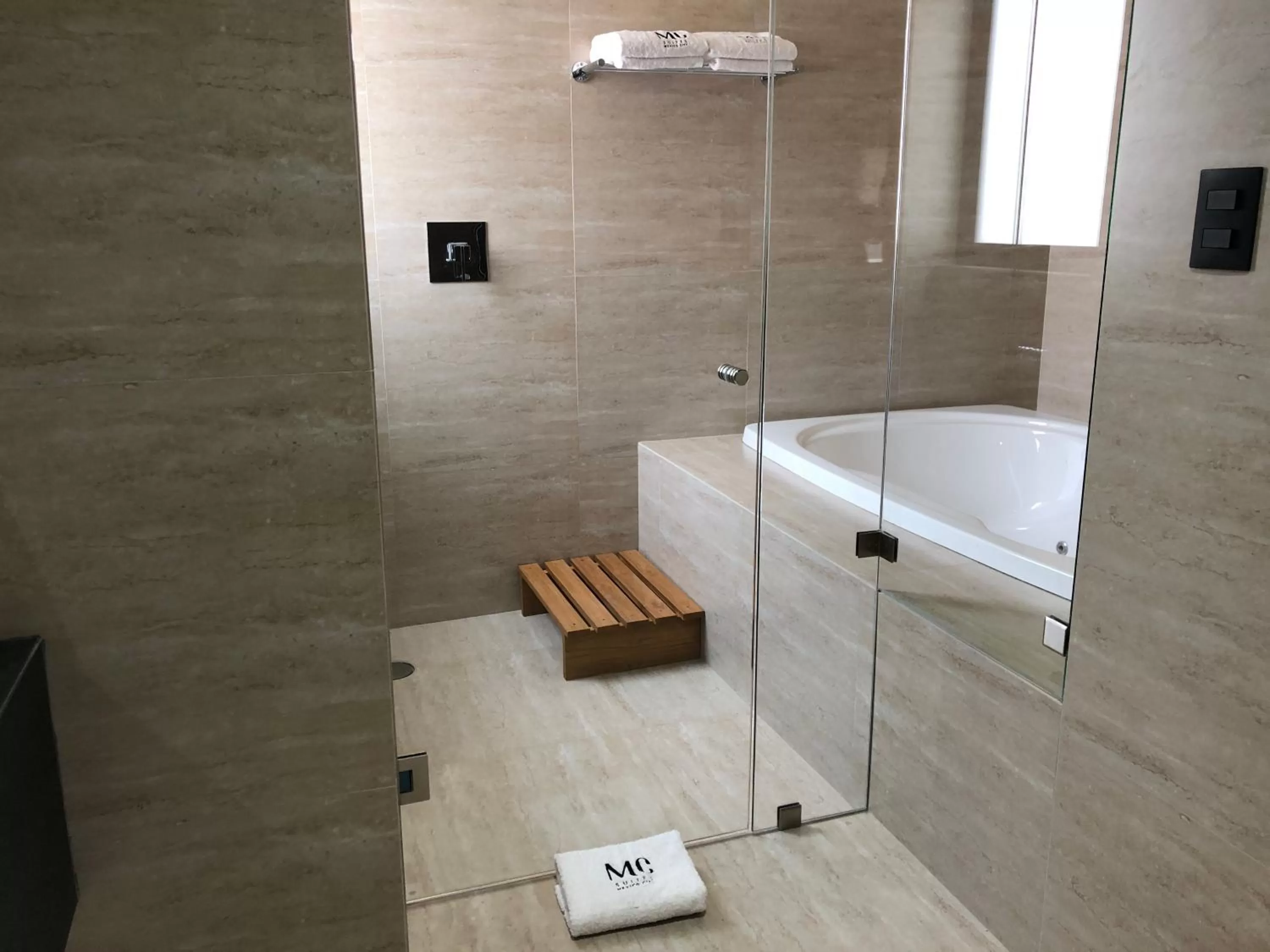 Shower in MC Suites Mexico City
