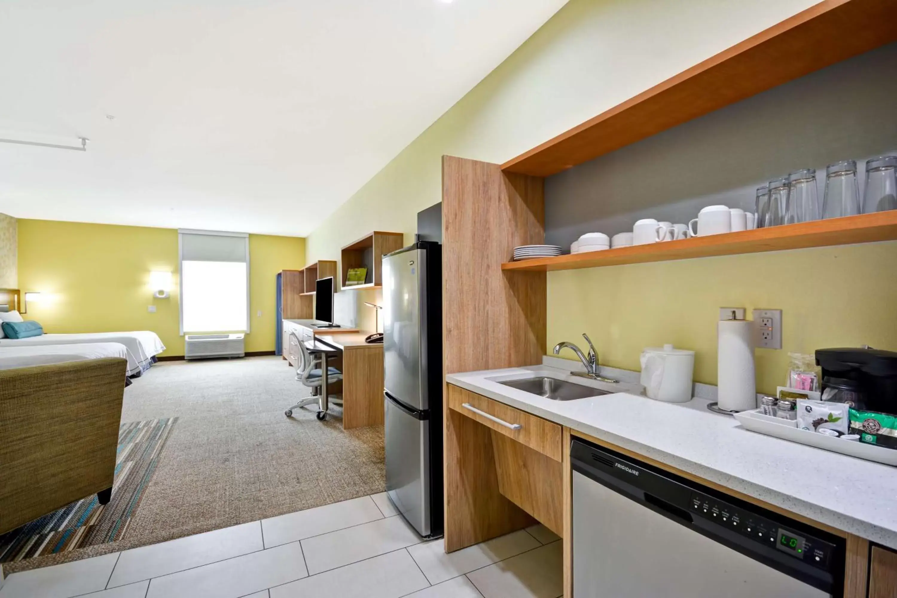 Kitchen or kitchenette, Kitchen/Kitchenette in Home2 Suites By Hilton Fort Worth Southwest Cityview