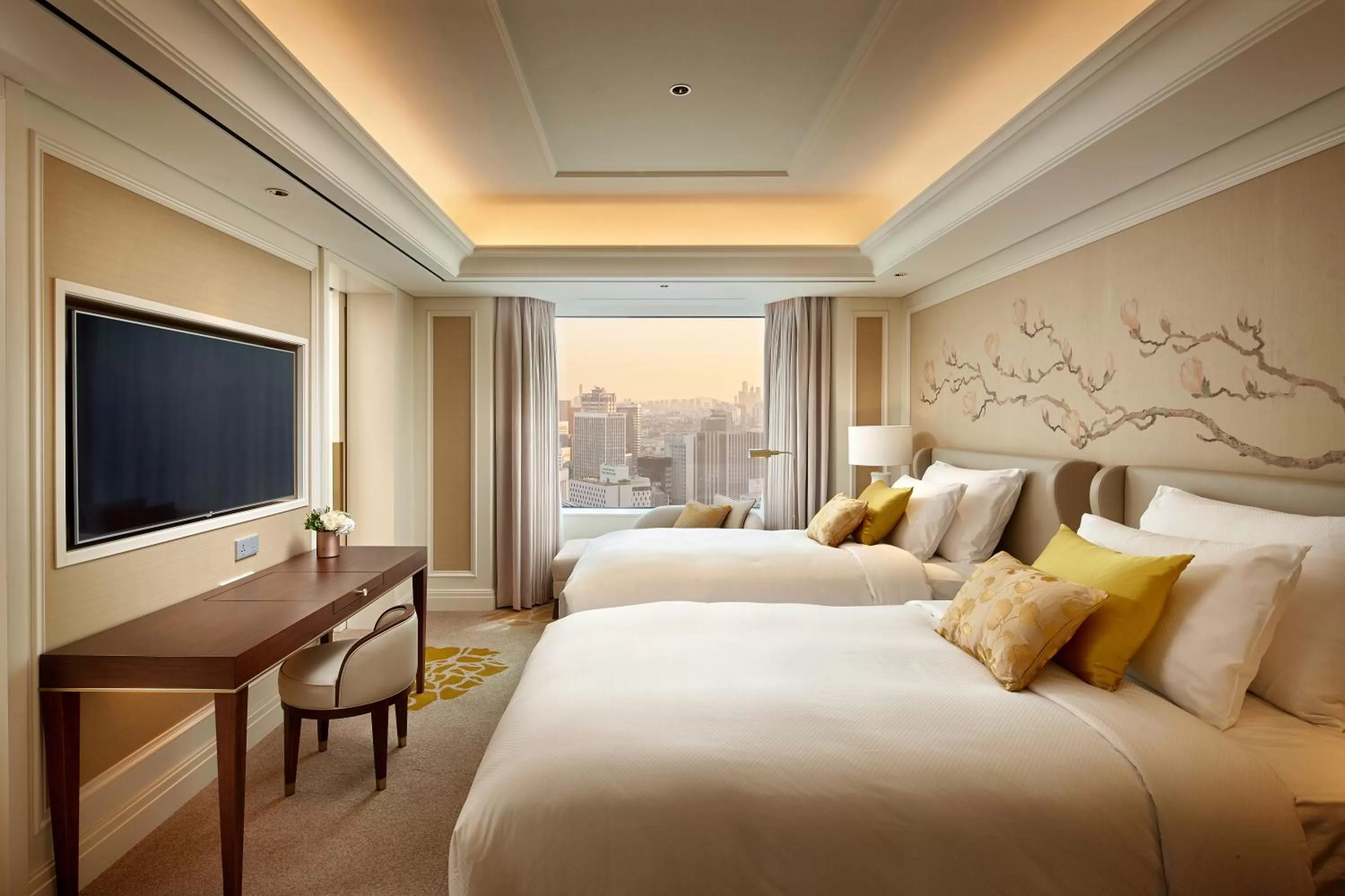 Bedroom, Bed in Lotte Hotel Seoul