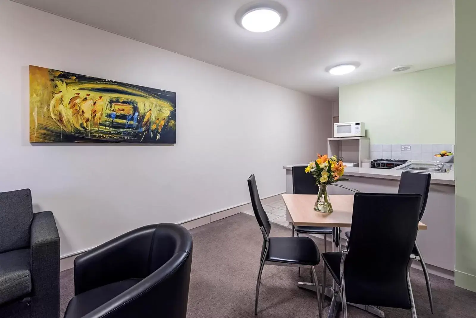 Dining area in Comfort Inn & Suites Goodearth Perth