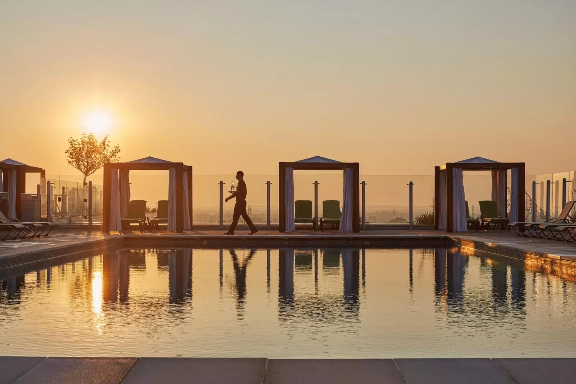 Swimming pool, Sunrise/Sunset in Four Seasons St. Louis