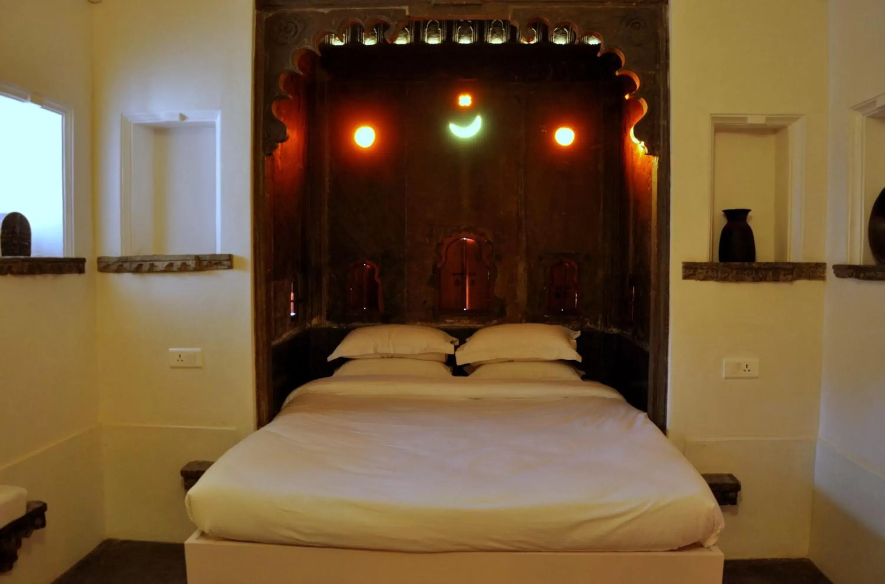 Photo of the whole room, Bed in Madri Haveli