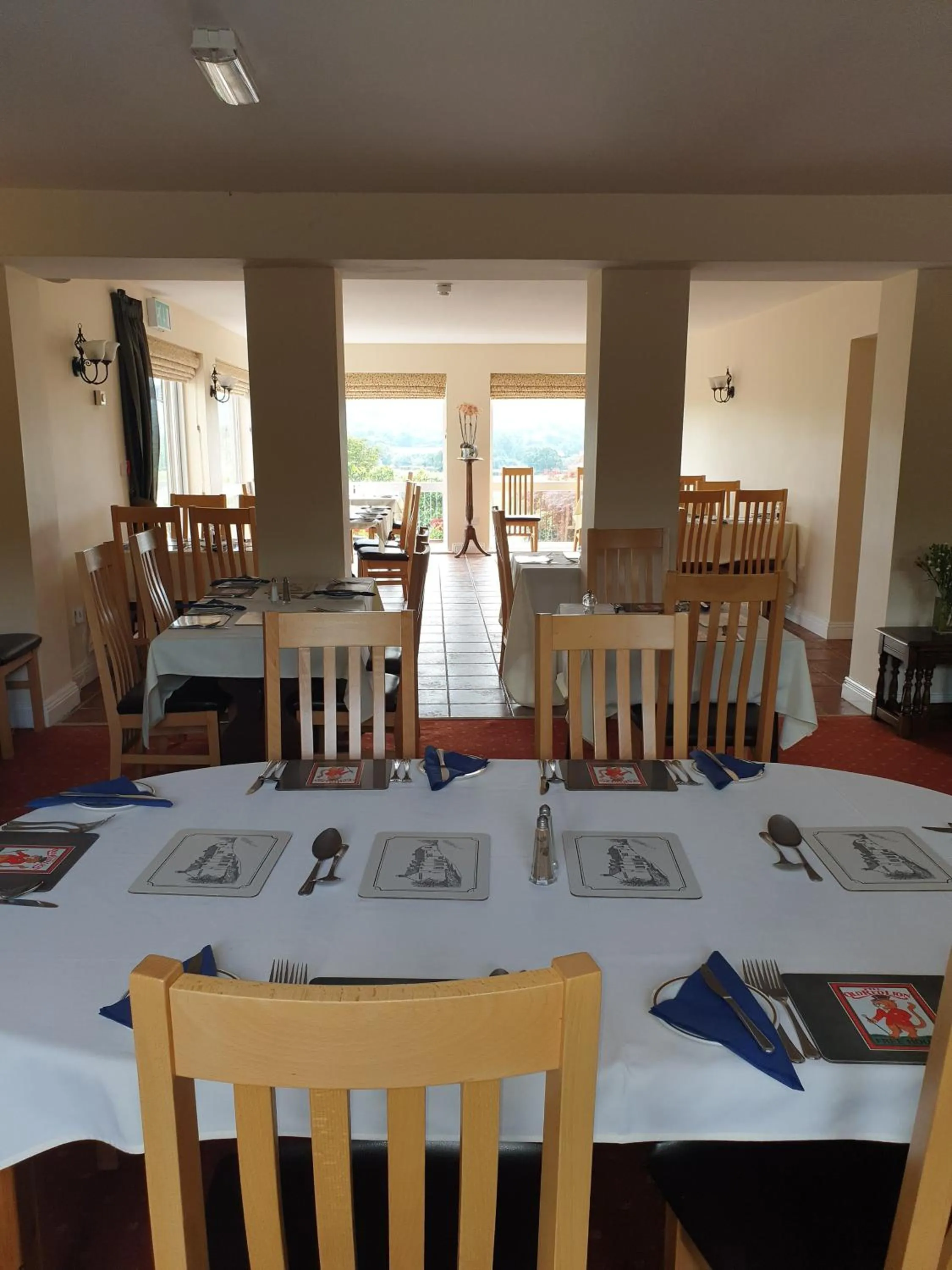 Restaurant/places to eat in the old red lion