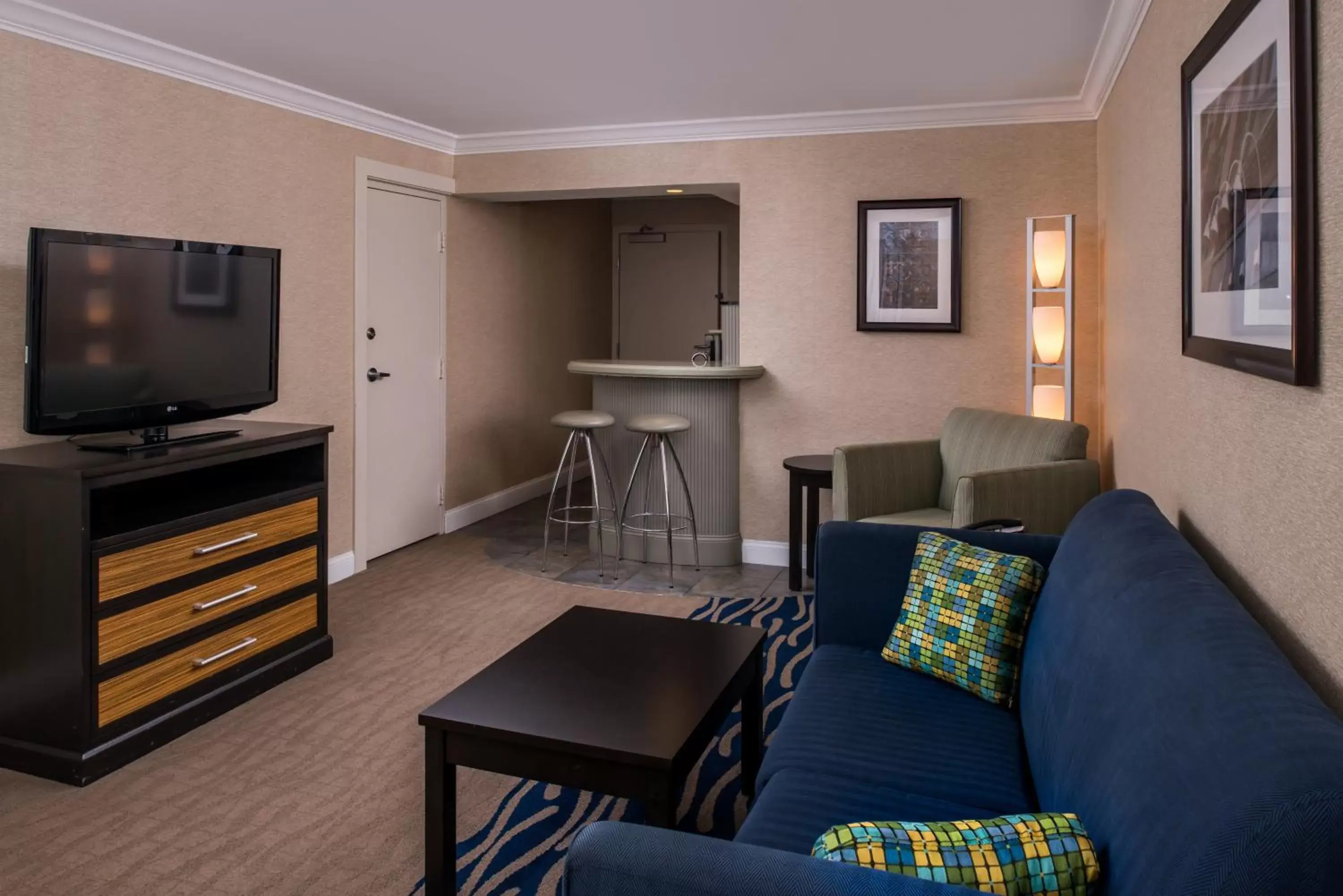 TV and multimedia, Seating Area in Holiday Inn Concord Downtown, an IHG Hotel