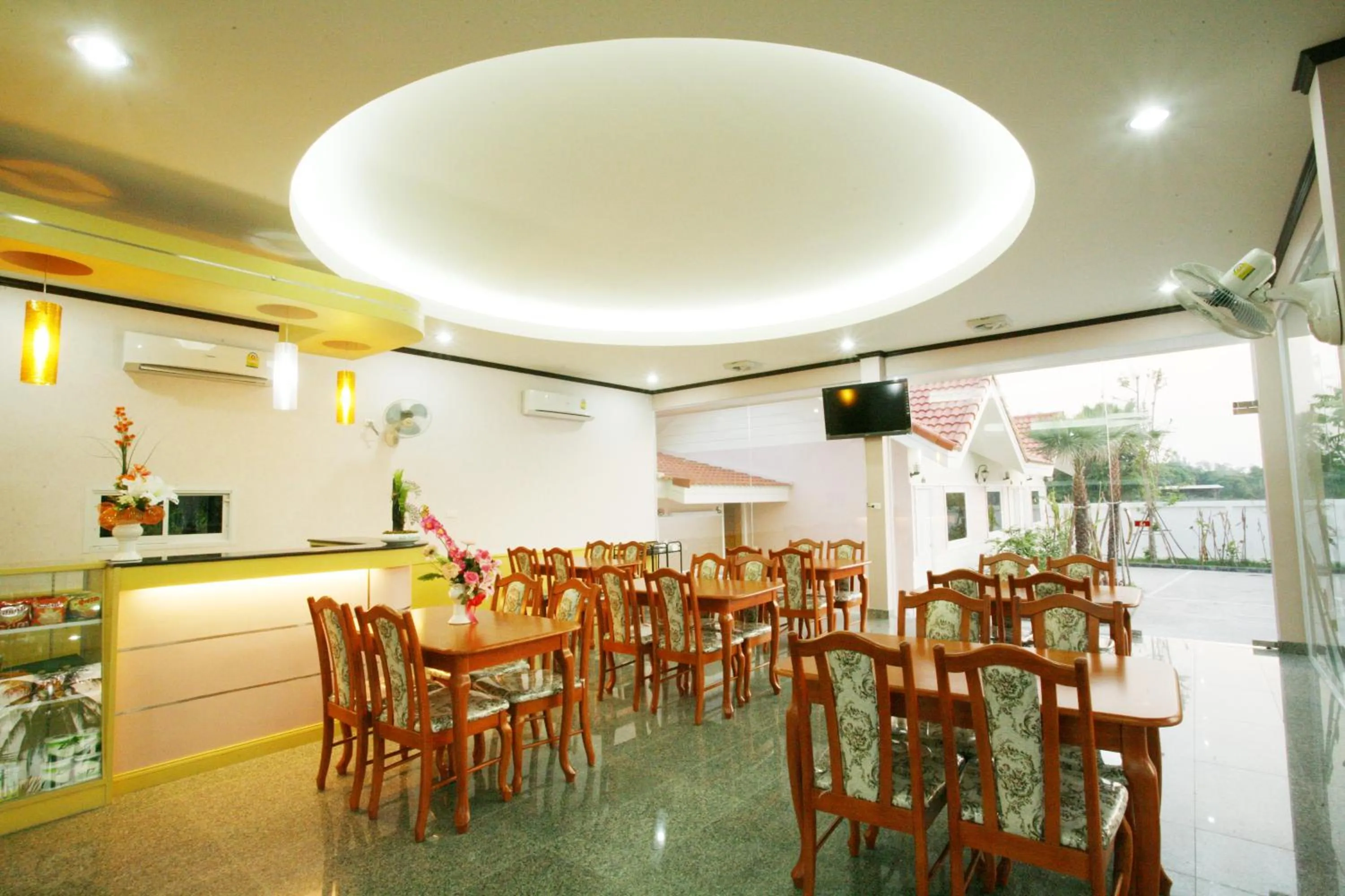 Restaurant/places to eat in Soda Resort