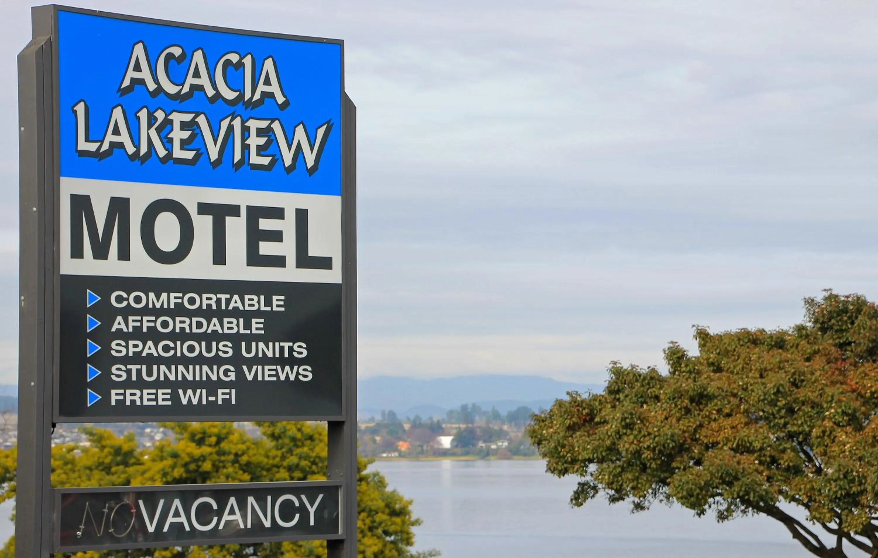 Acacia Lake View Motel