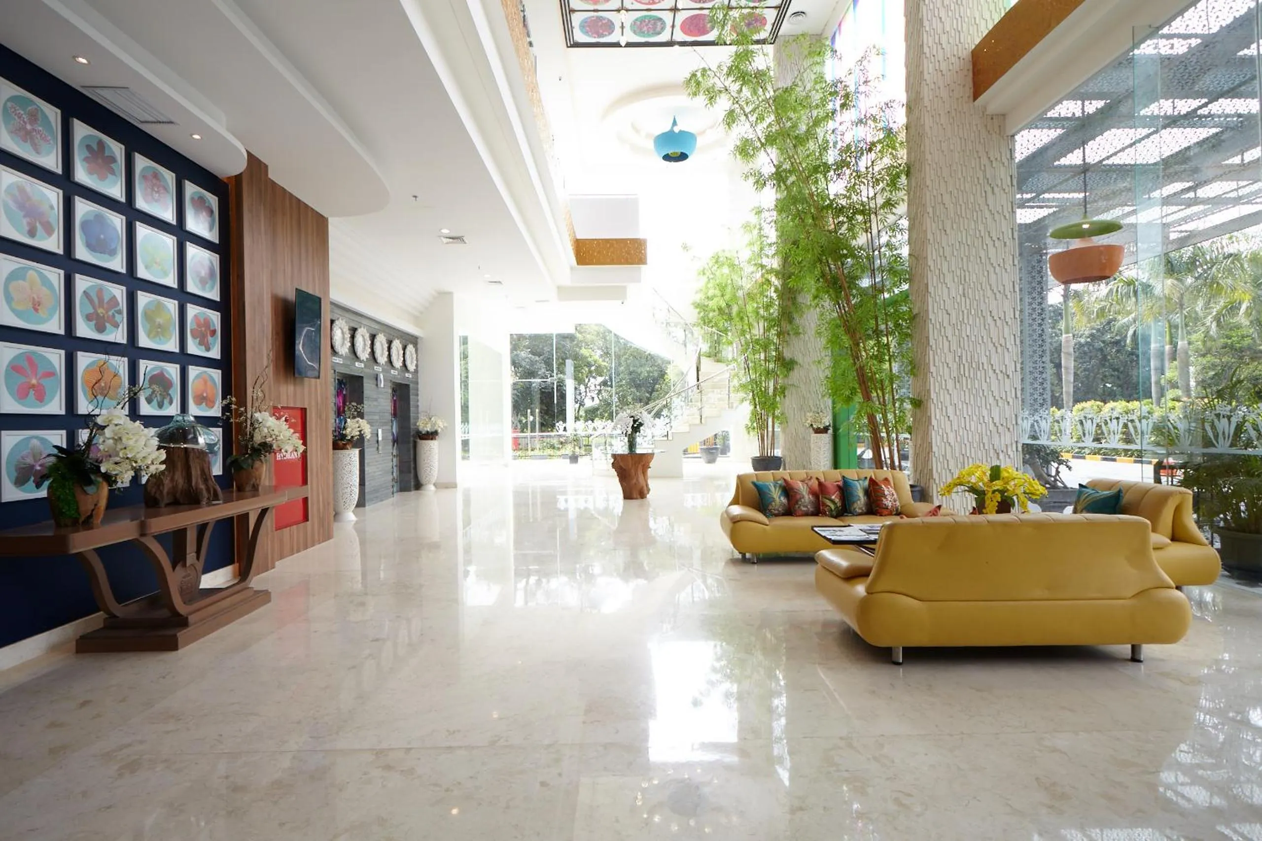Lobby or reception in ibis Styles Cikarang