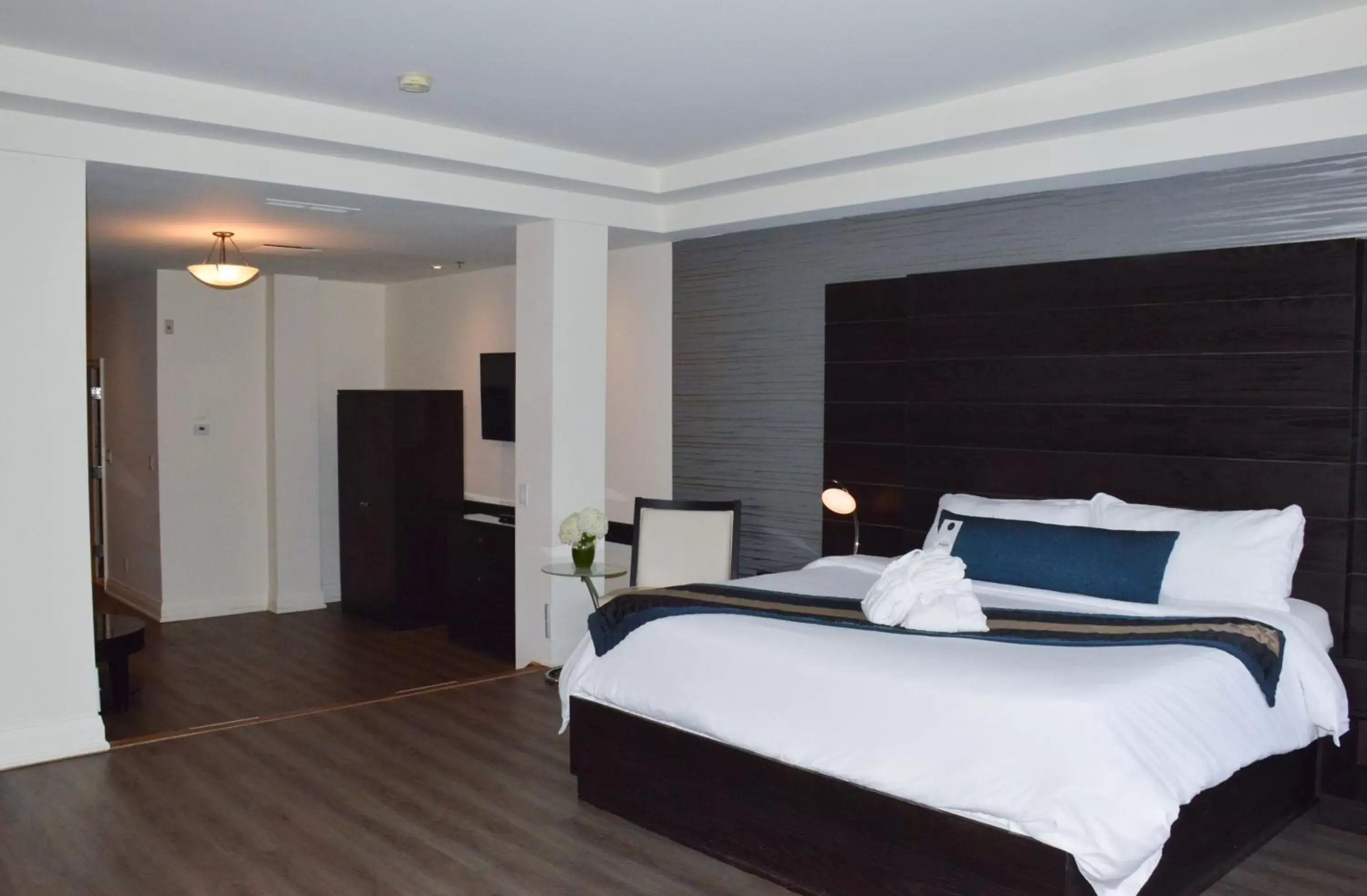 Bedroom, Bed in Sterling Inn & Spa