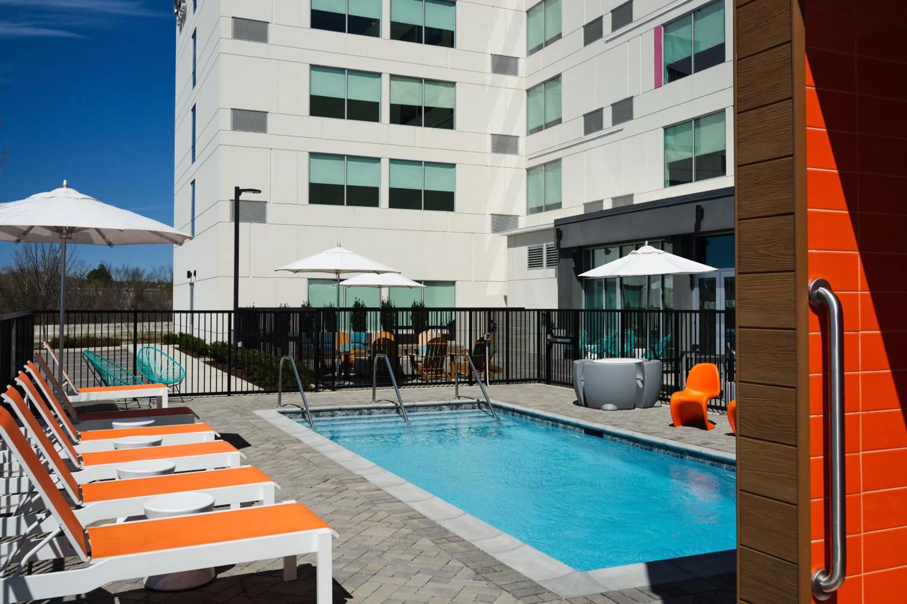 Swimming pool in Aloft Knoxville West