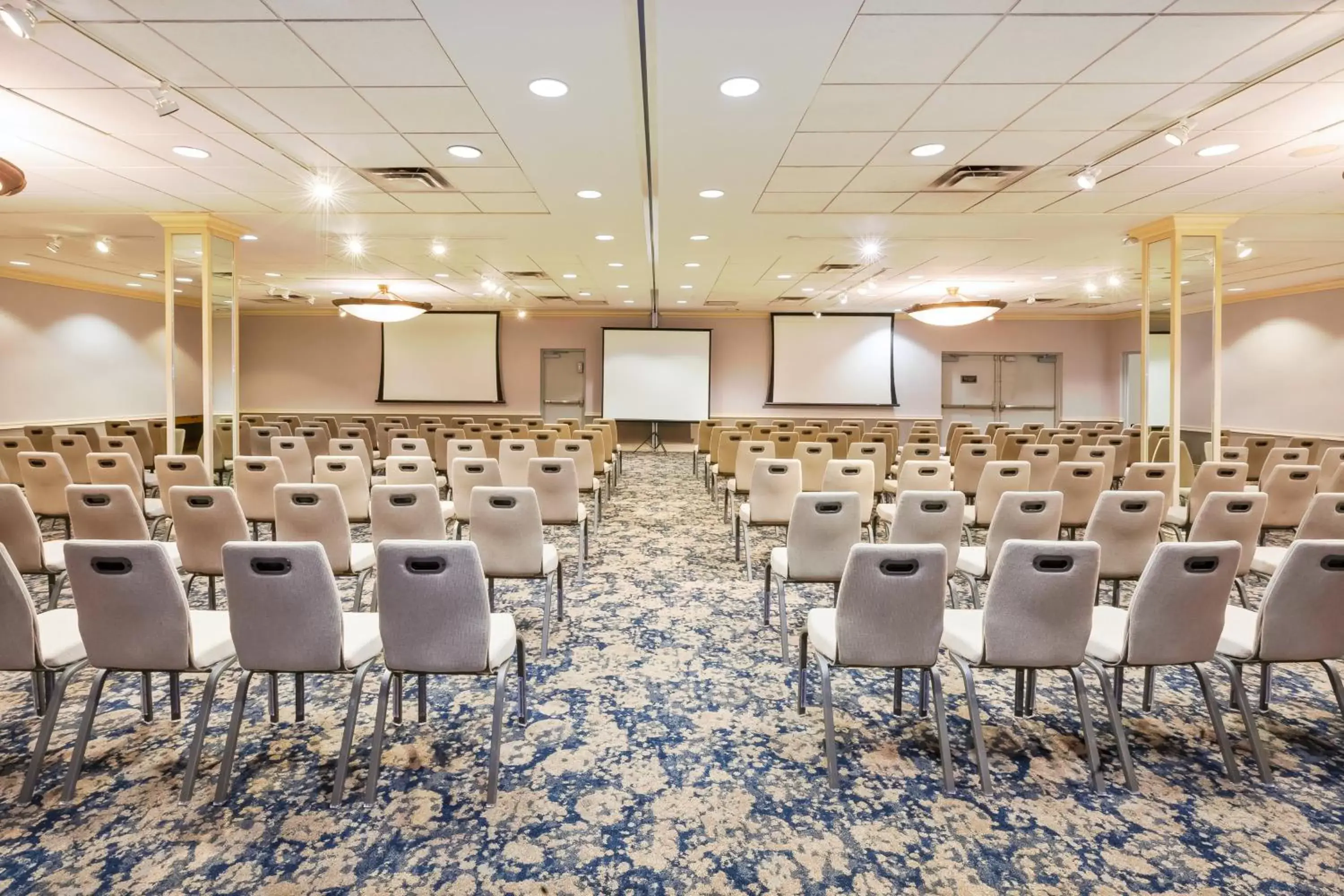 Meeting/conference room in Crowne Plaza Syracuse, an IHG Hotel