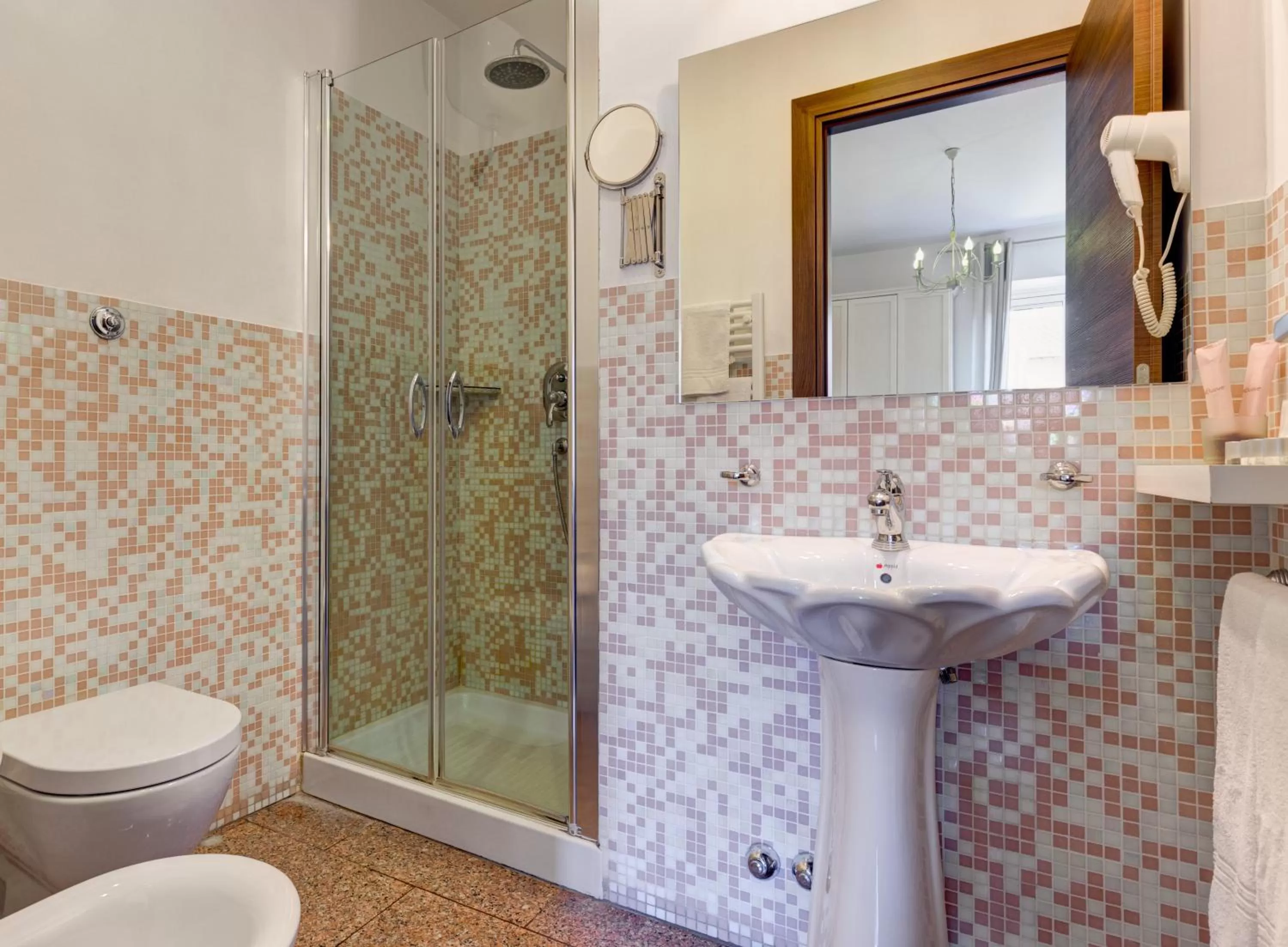 Shower in Little Rhome Suites