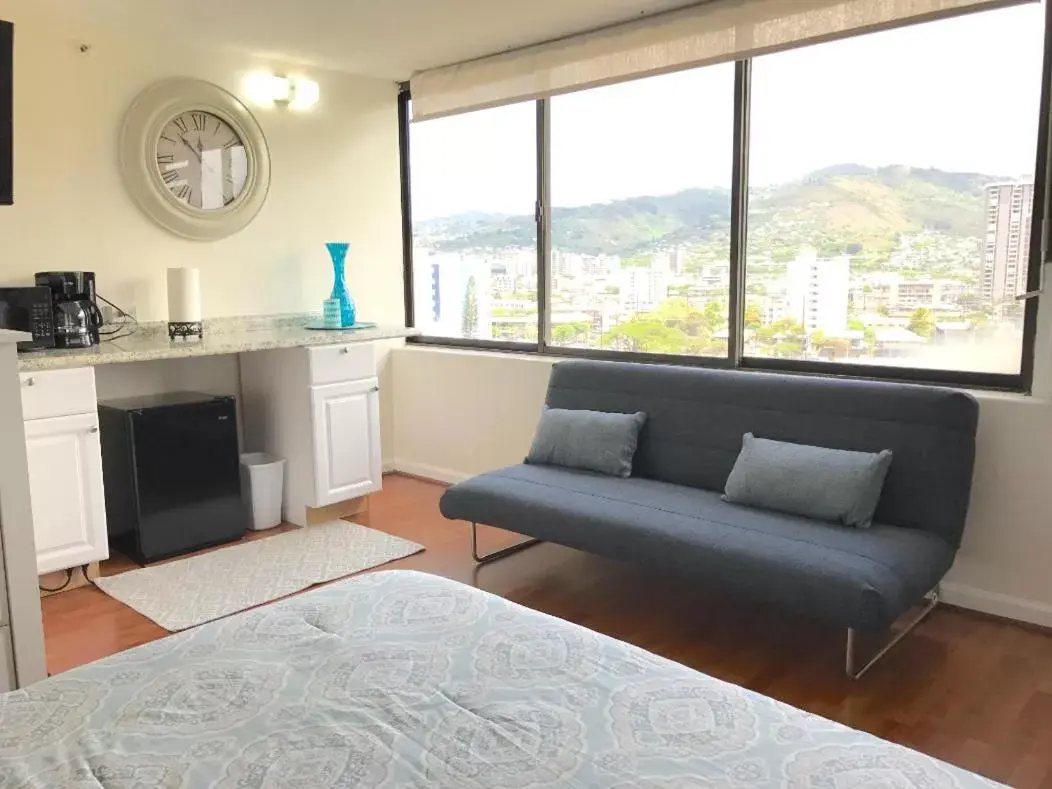 Seating Area in Modern Waikiki Sleek Studio