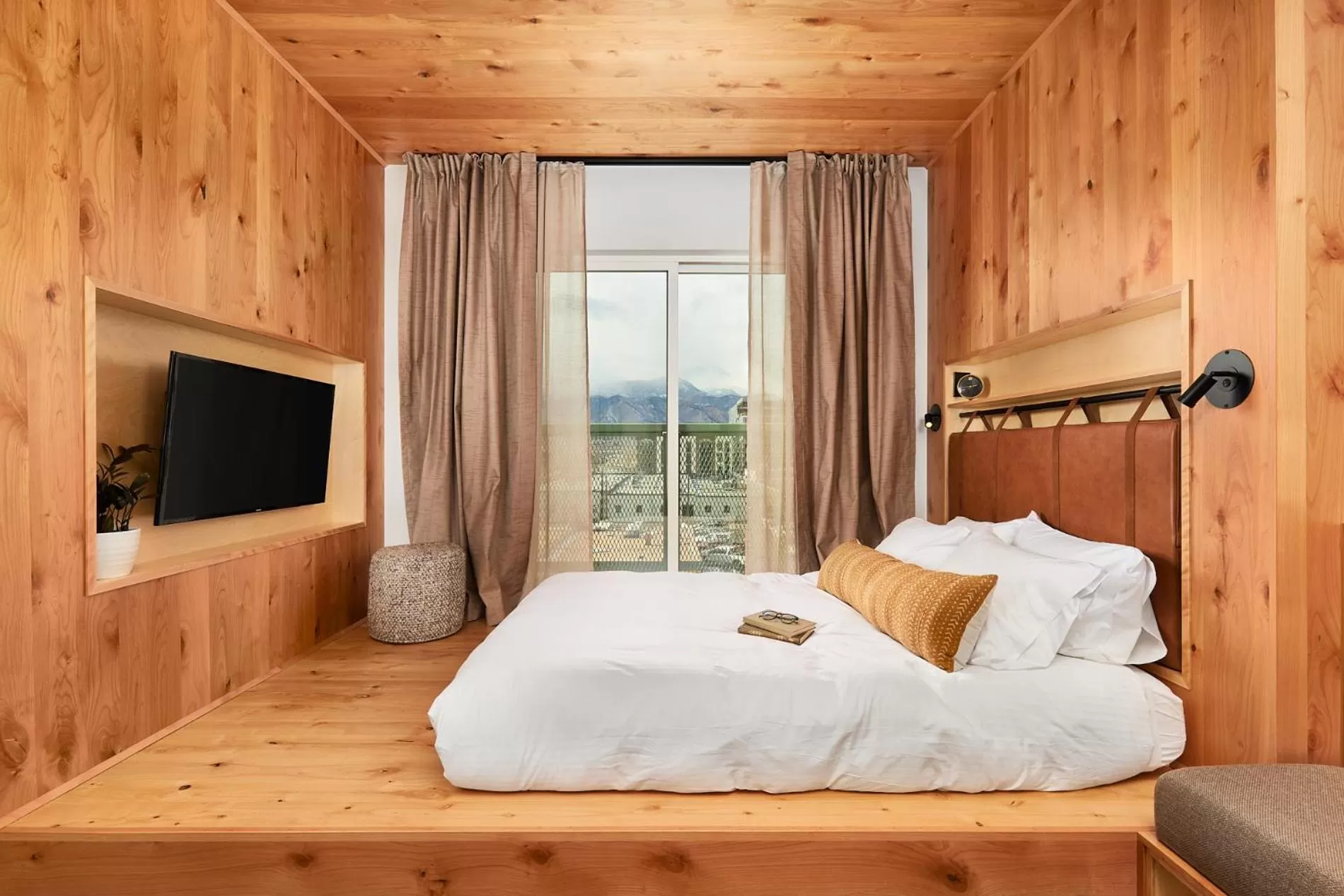 Mountain Junior Queen Suite in Kinship Landing