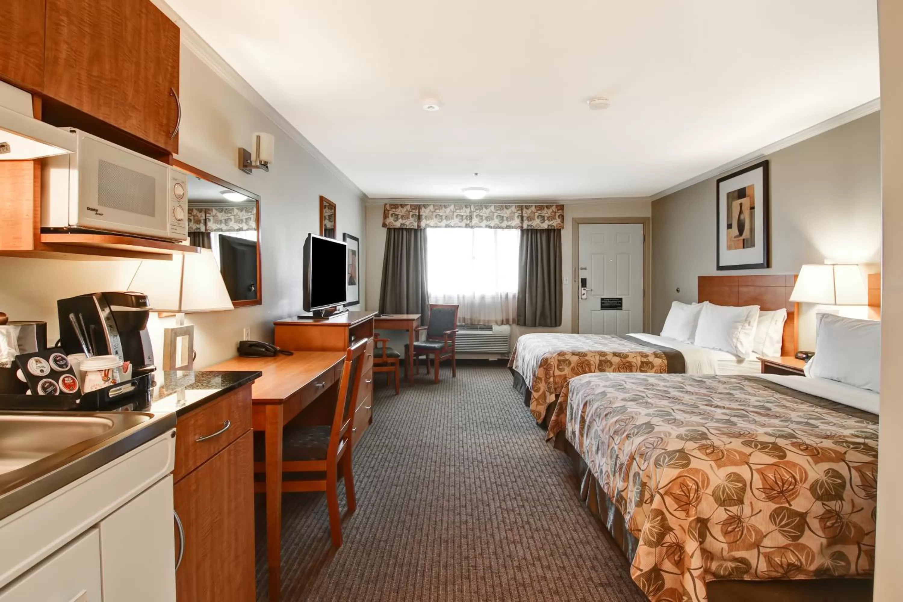 Photo of the whole room, Bed in Canalta Jurassic - Drumheller