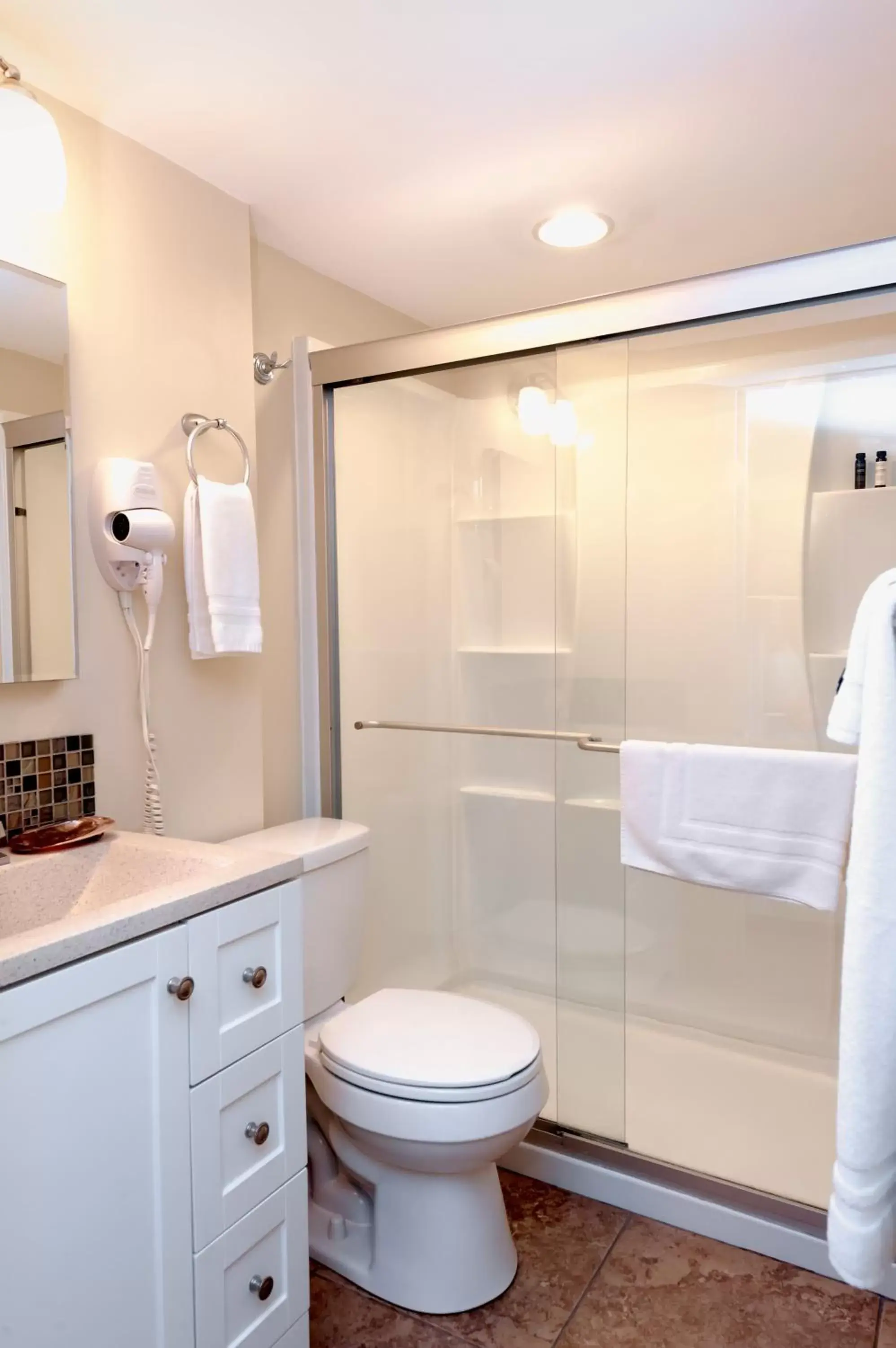 Toilet, Bathroom in Cedar Cove Resort & Cottages