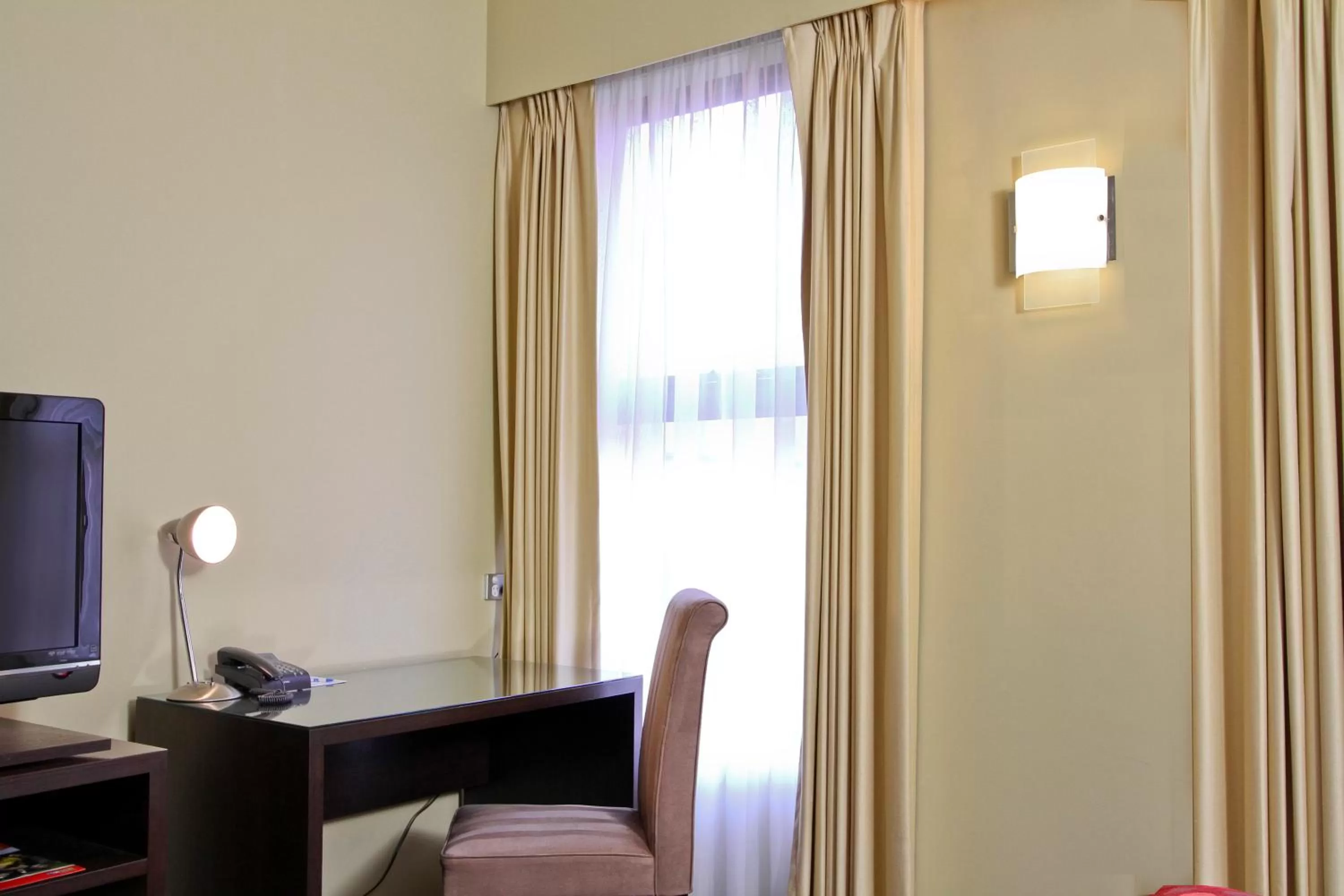 Deluxe Family Room with Spa Bath in City Views Ballarart
