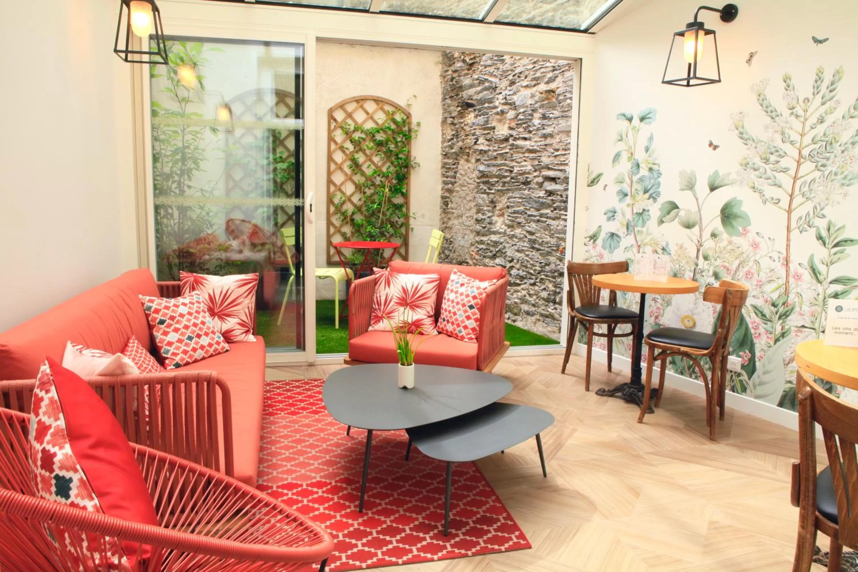 Living room in Logis Hôtels- Hôtel Marguerite d'Anjou Angers château