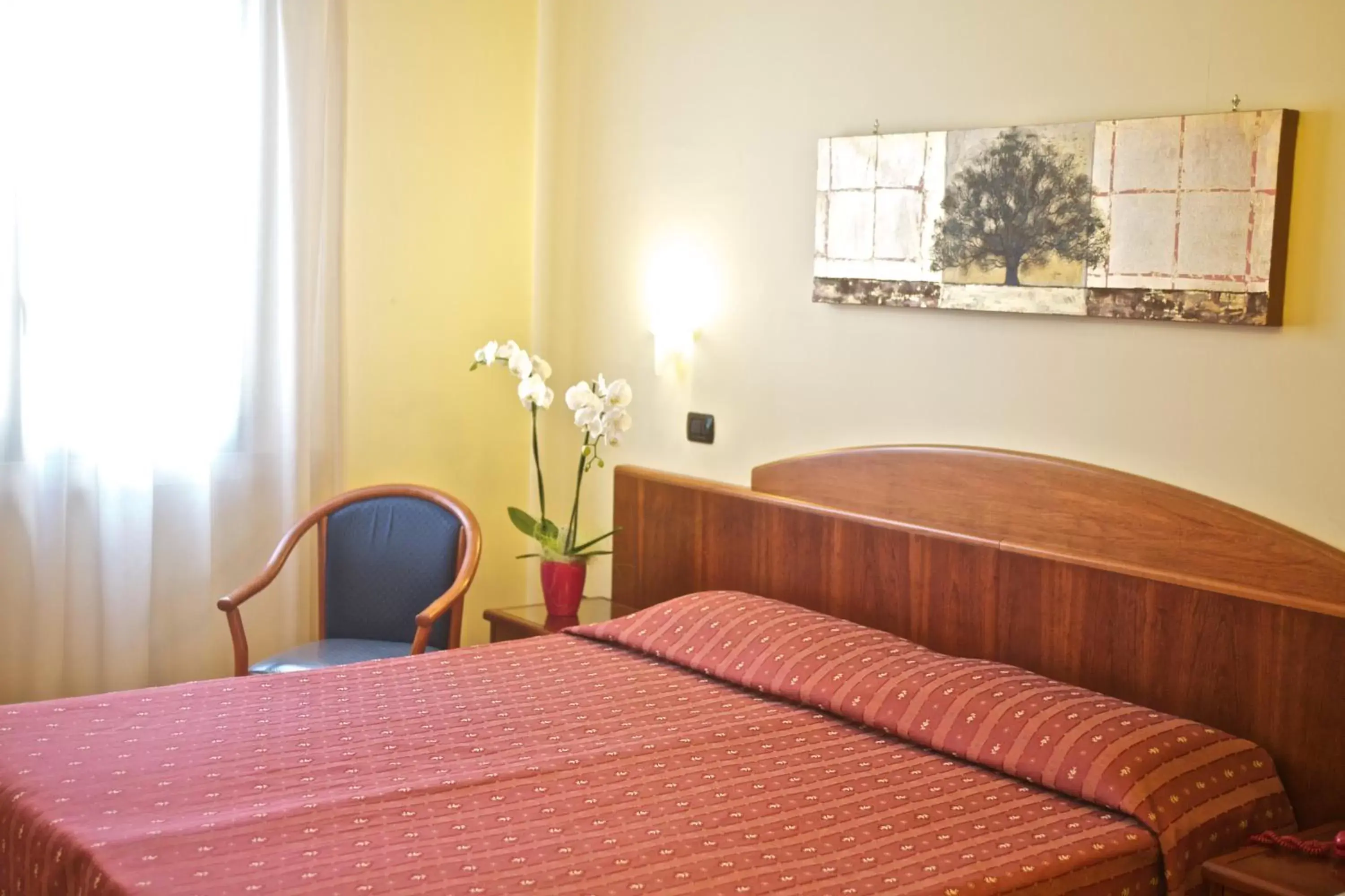 Decorative detail, Bed in Lo Scacciapensieri Hotel & Restaurant