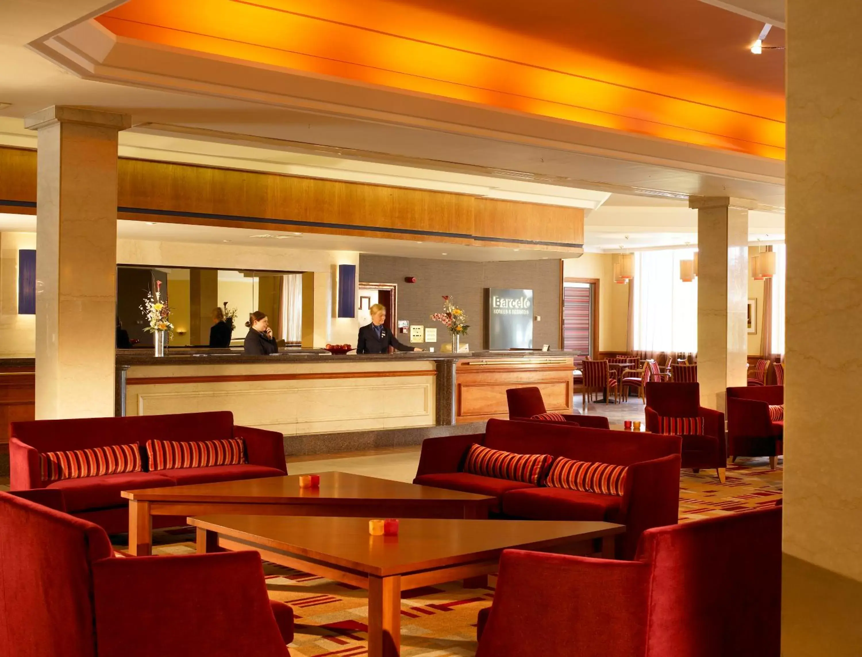 Restaurant/places to eat, Lounge/Bar in Mercure Daventry Court Hotel