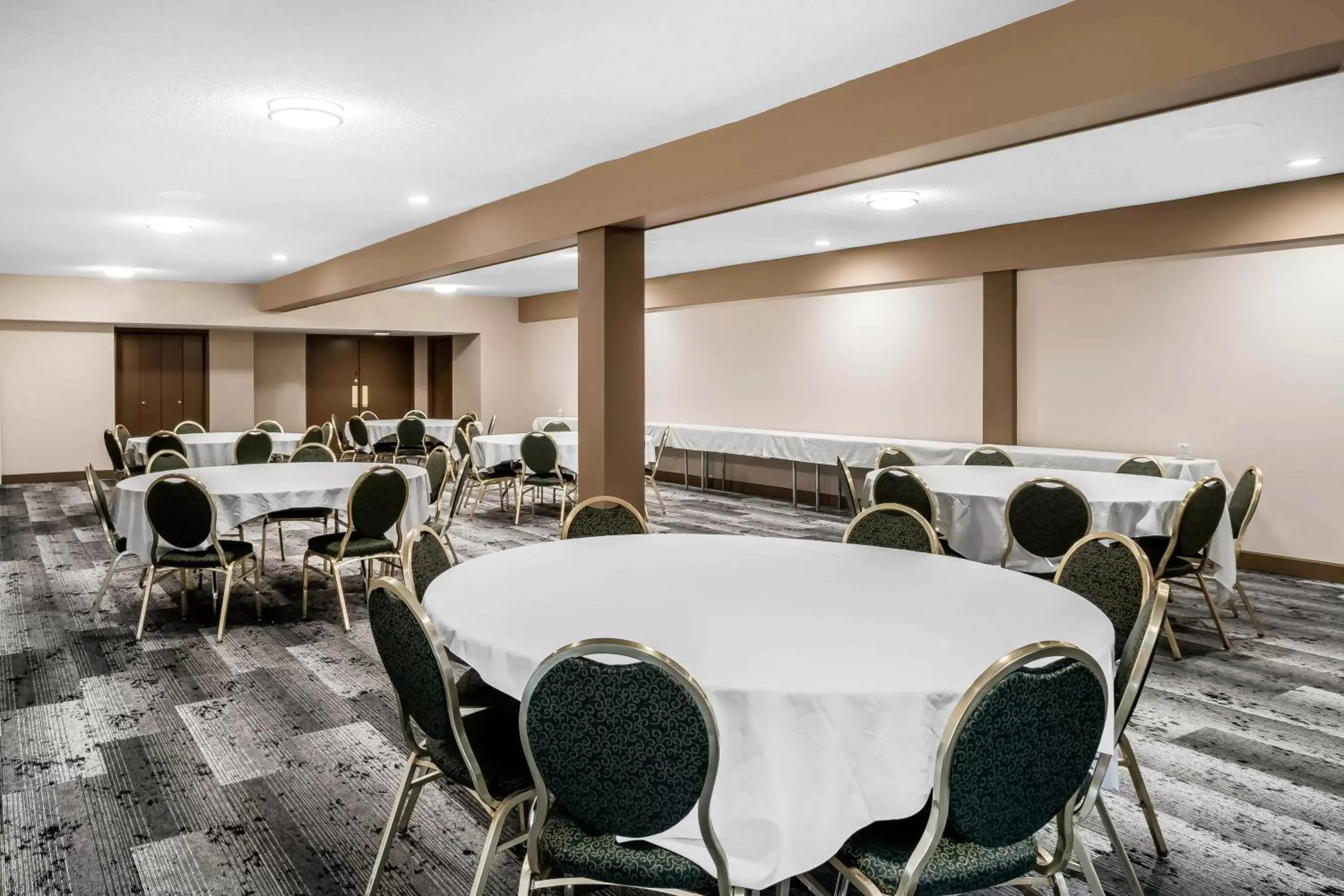 Meeting/conference room in Oasis Inn Tacoma