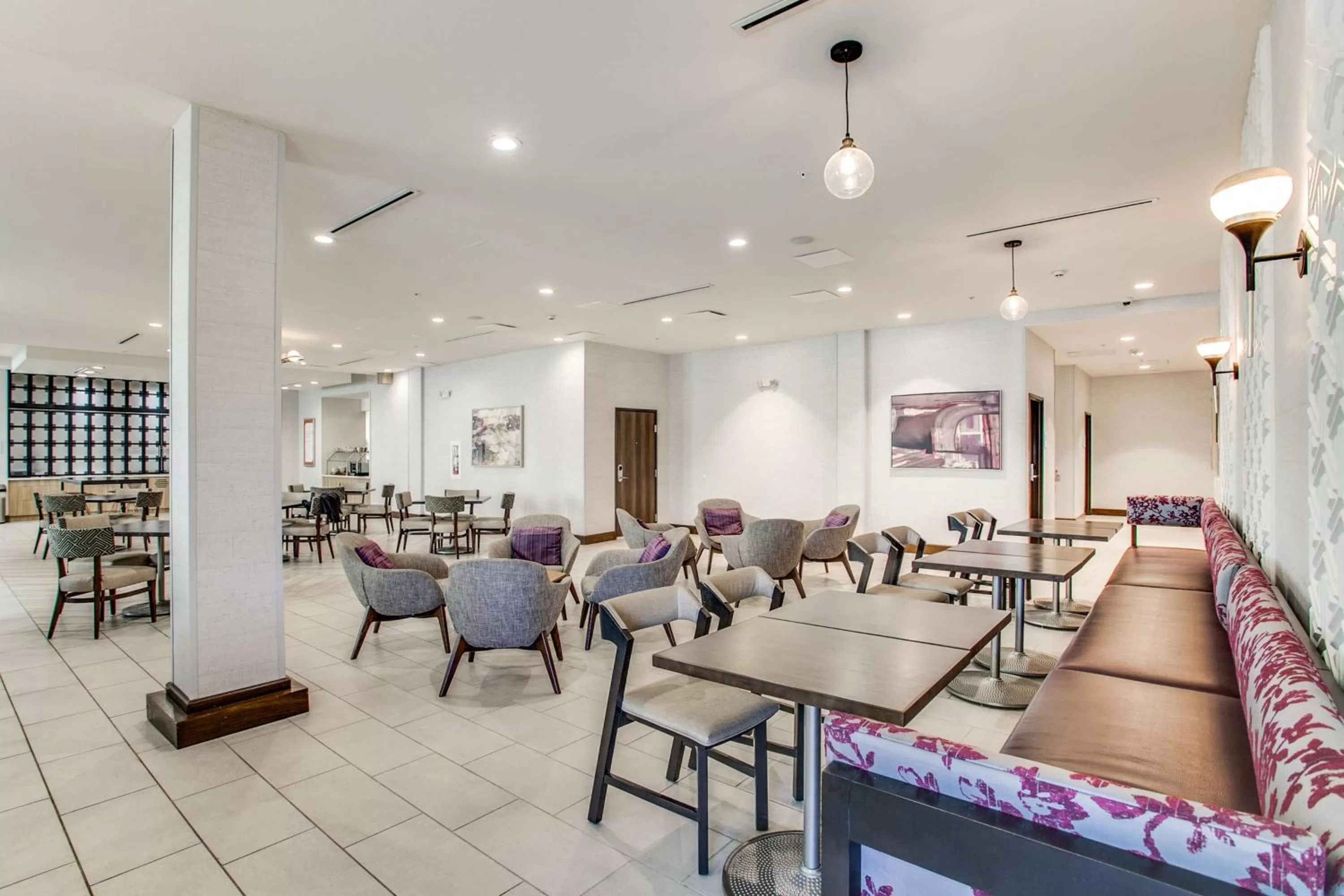 Restaurant/places to eat in Hilton Garden Inn Dallas-Central Expy/North Park Area, Tx