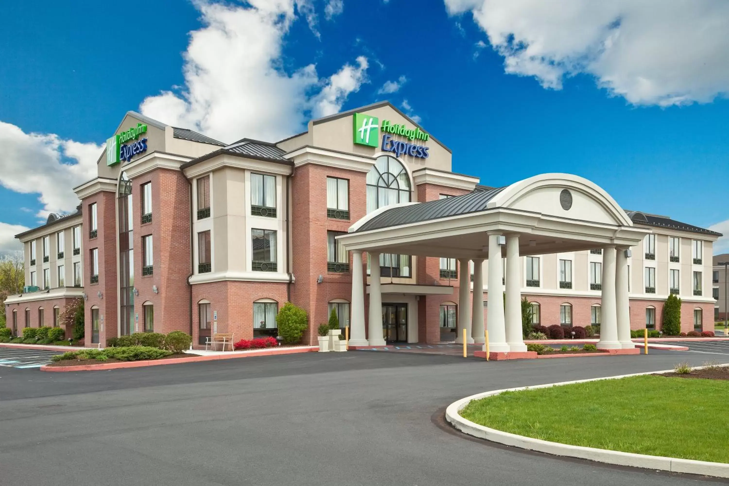 Property Building in Holiday Inn Express and Suites - Quakertown, an IHG Hotel