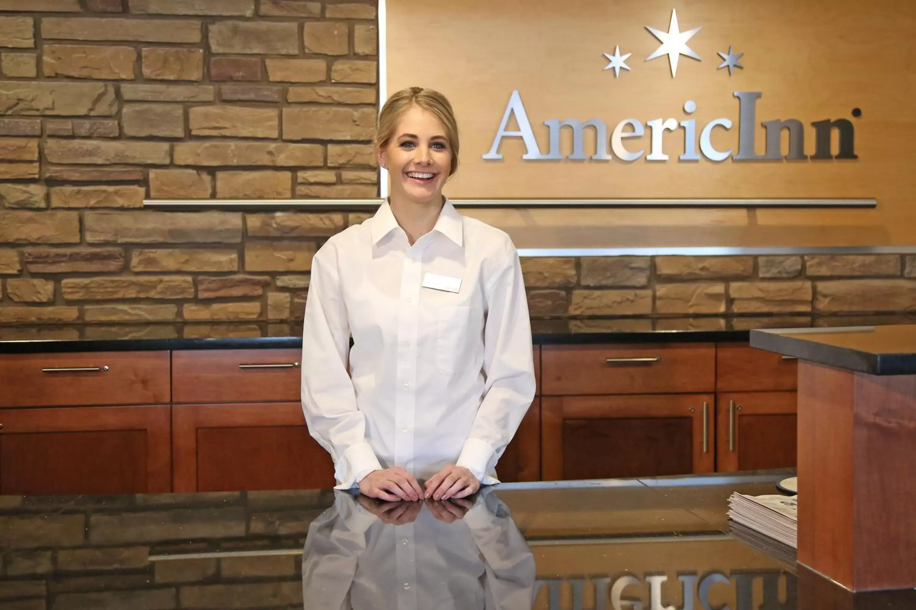 Lobby or reception in AmericInn by Wyndham Green Bay West