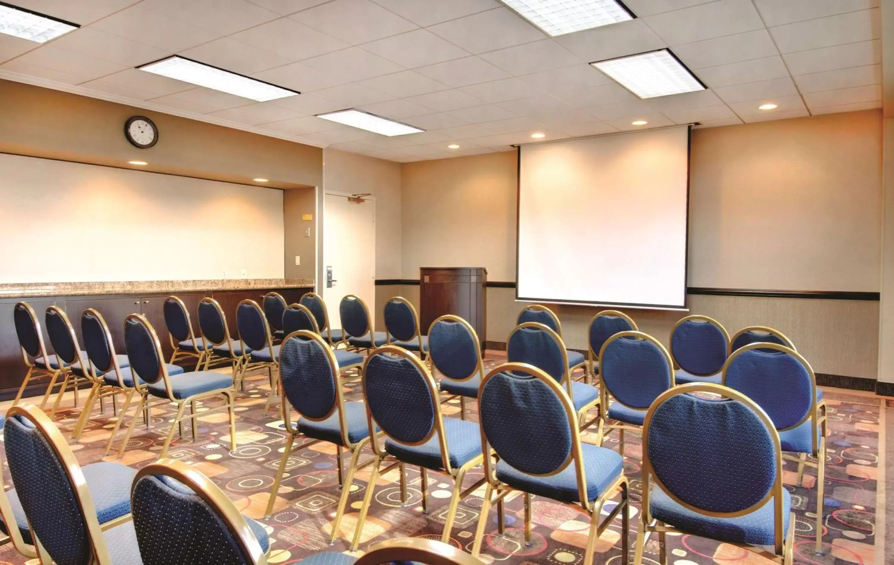 Meeting/conference room in DoubleTree by Hilton Orange County Airport