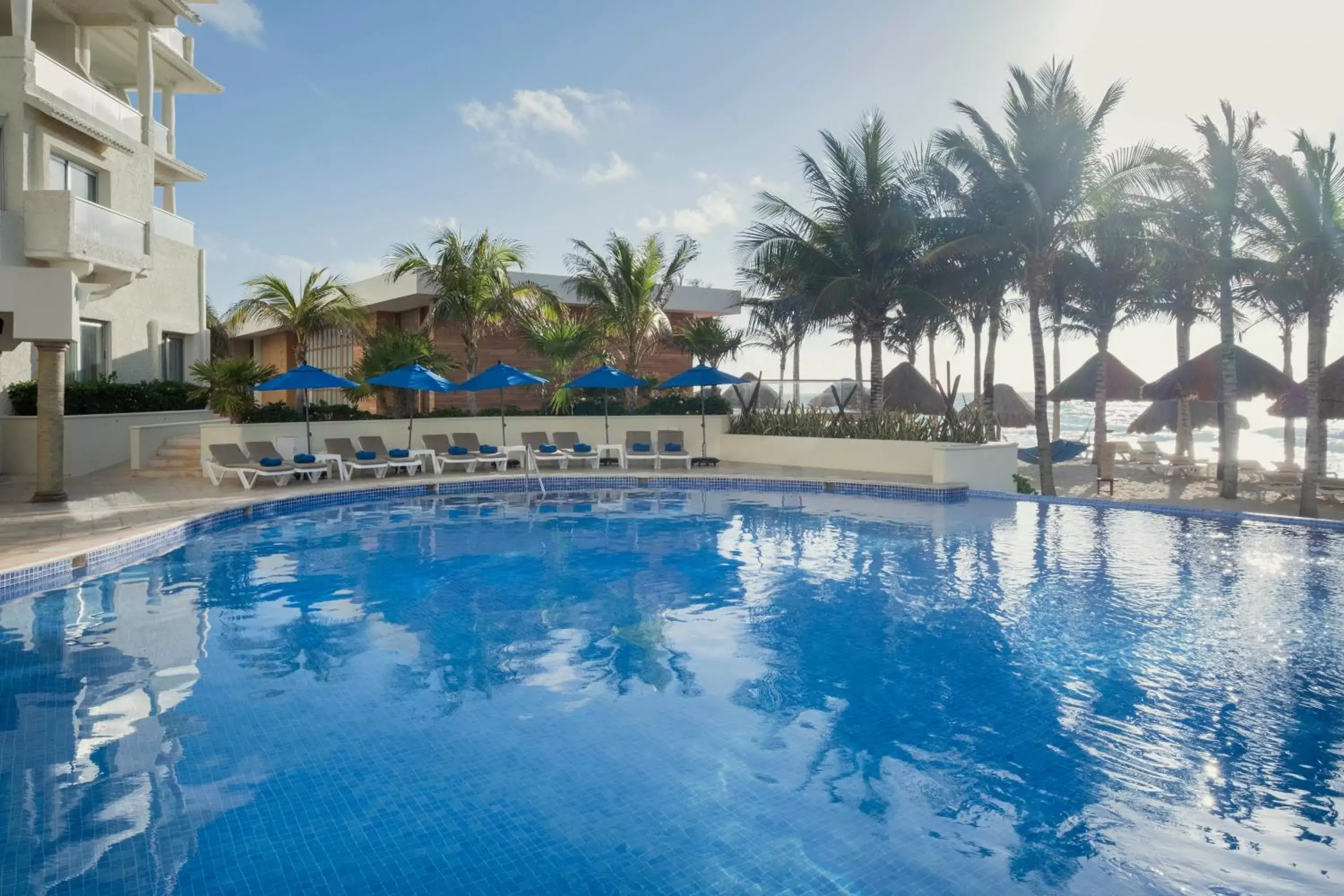 Swimming Pool in Hotel NYX Cancun