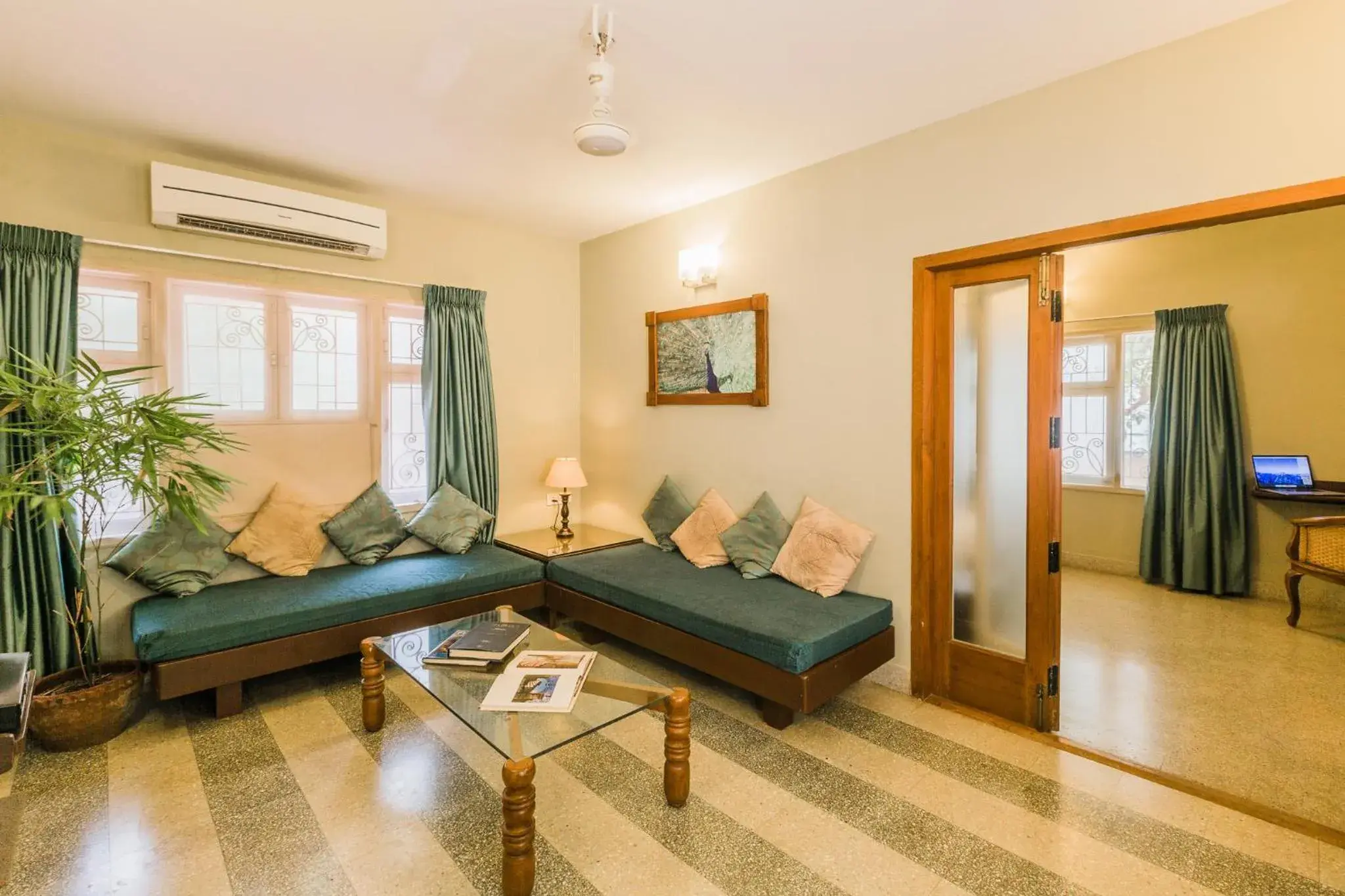 Living room, Seating Area in Hanu Reddy Residences Poes Garden