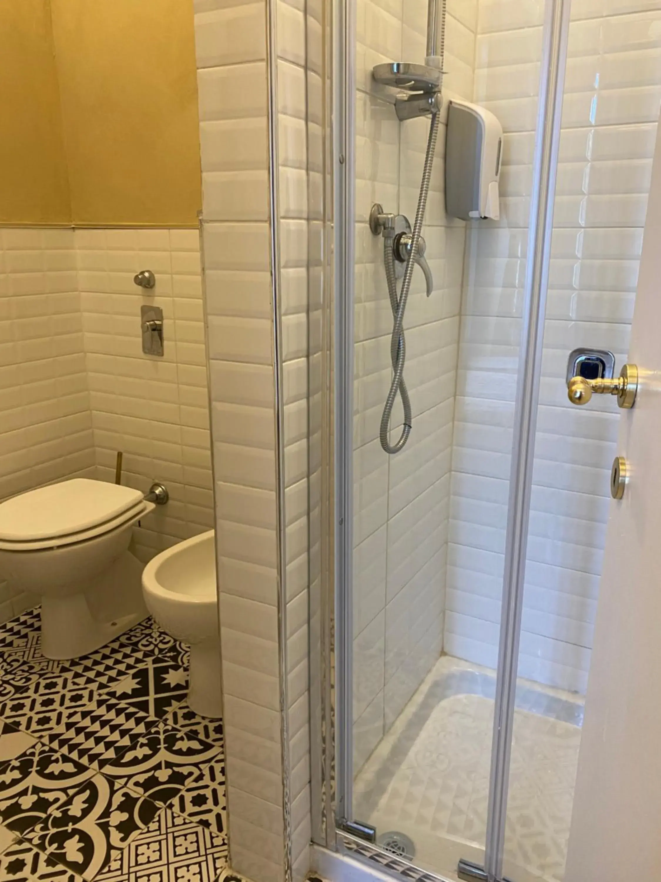 Shower, Bathroom in Boutique Hotel Calais Milano