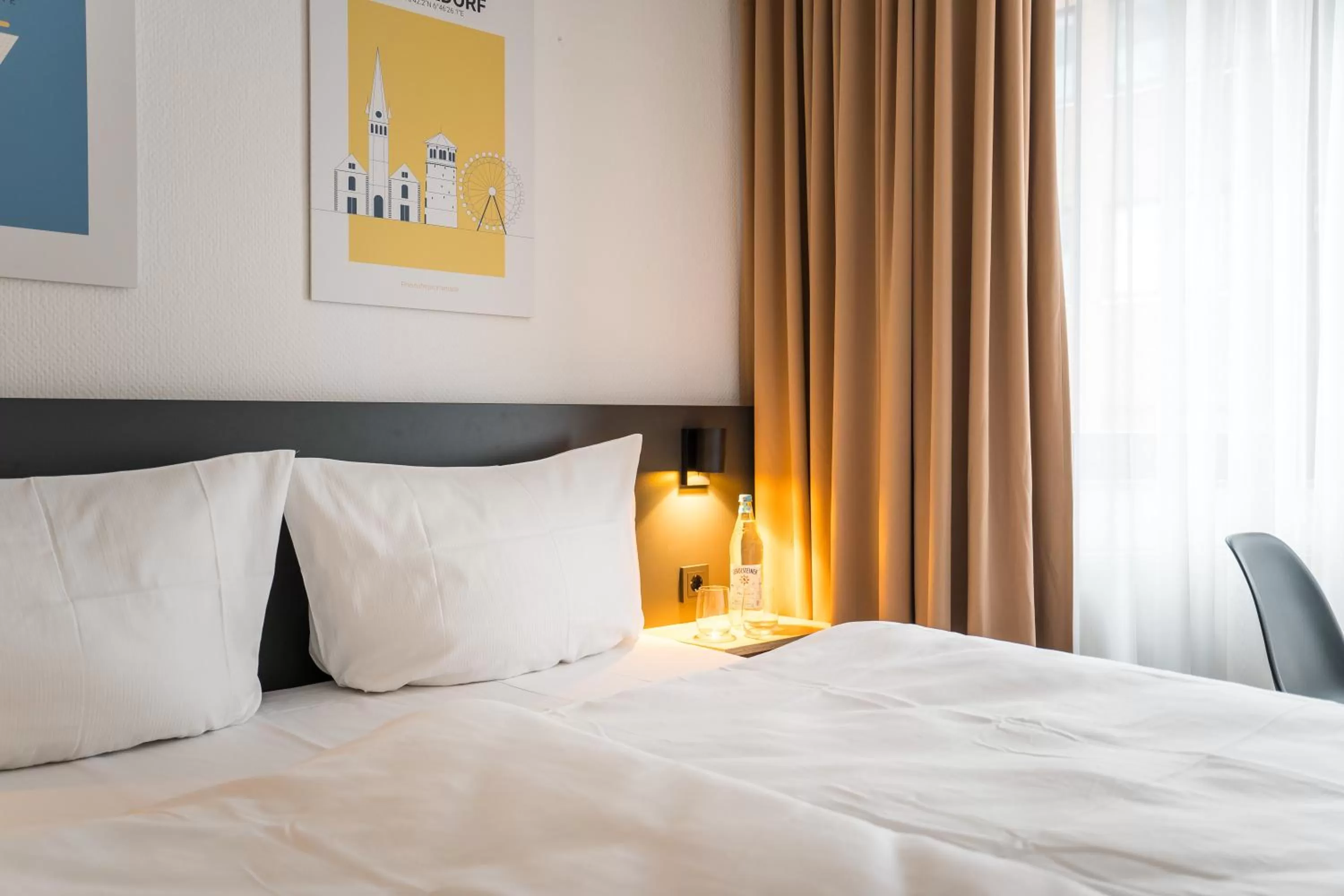 Bed in Apartments an der Kö