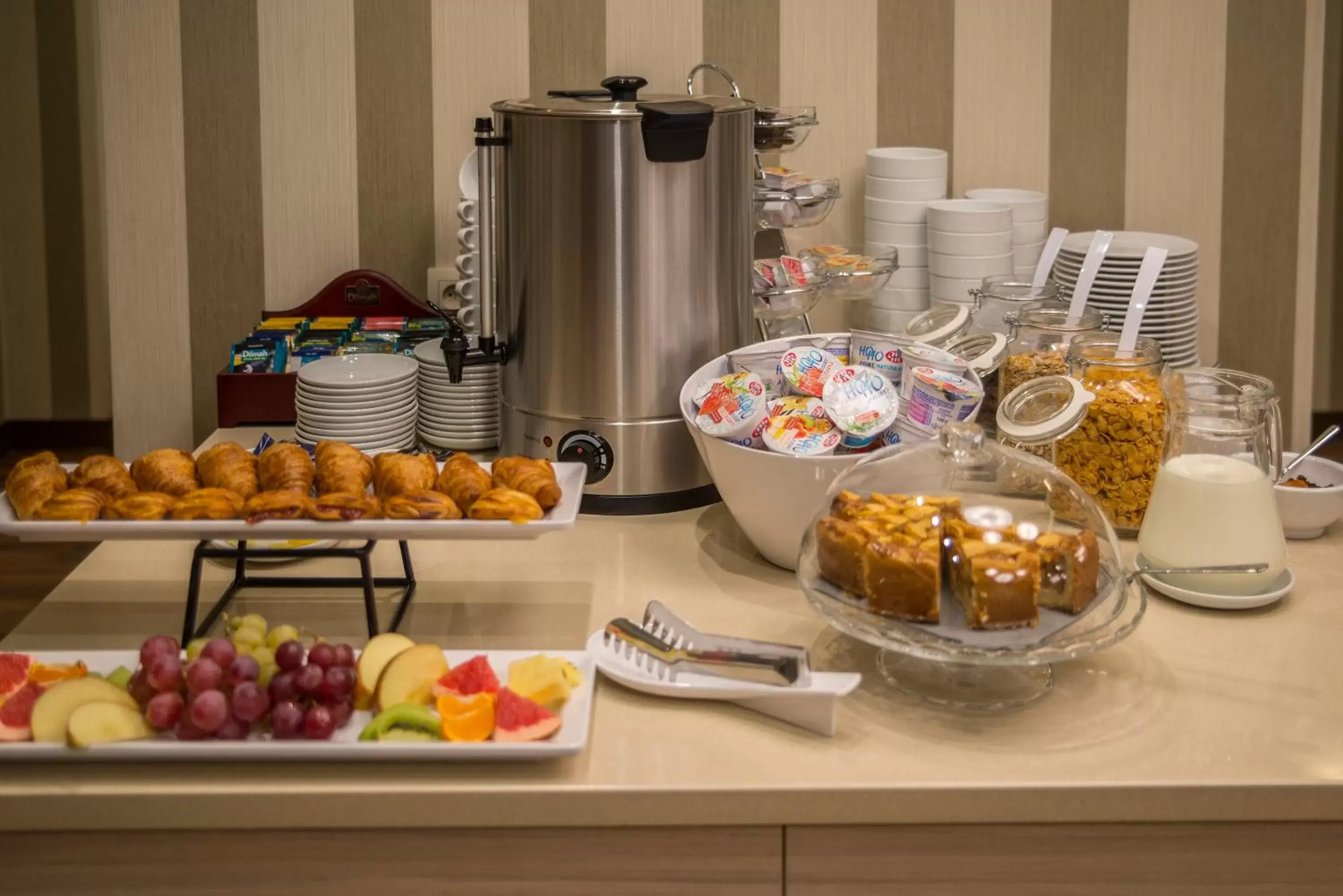 Buffet breakfast in Citi Hotel's Wrocław Buffet breakfast in Citi Hotel's Wrocław