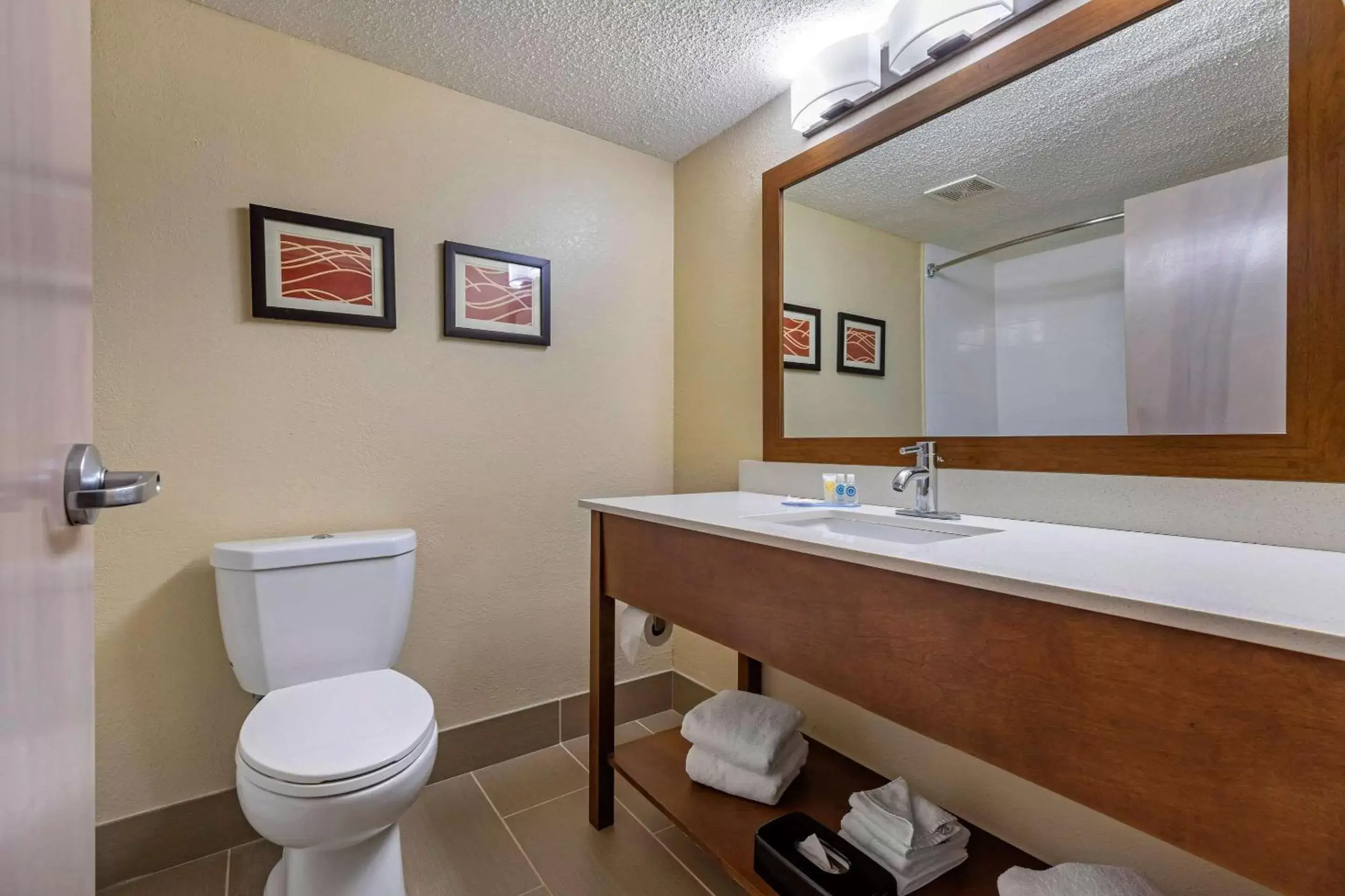 Photo of the whole room, Bathroom in Comfort Inn N Myrtle Beach Barefoot Landing