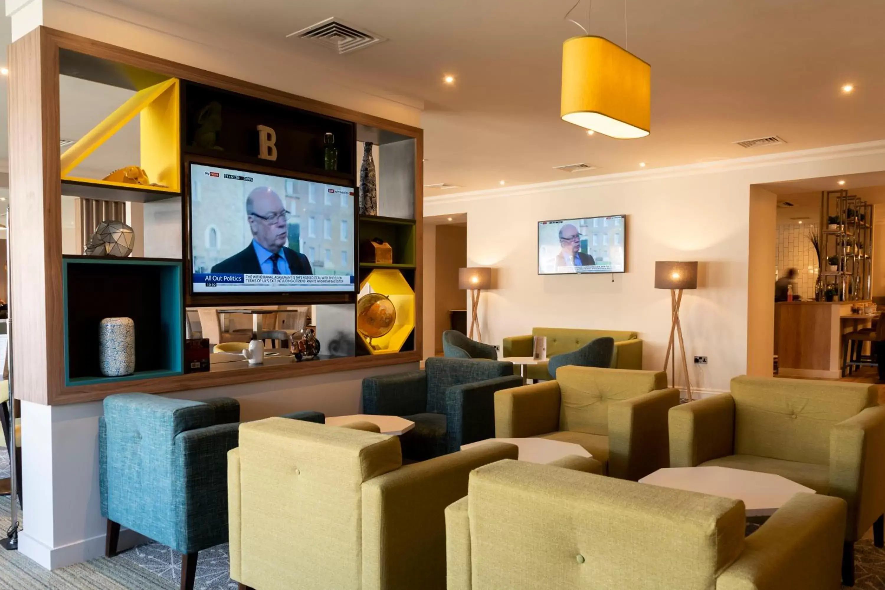 Lounge or bar, Seating Area in Holiday Inn Birmingham M6, Jct7, an IHG Hotel