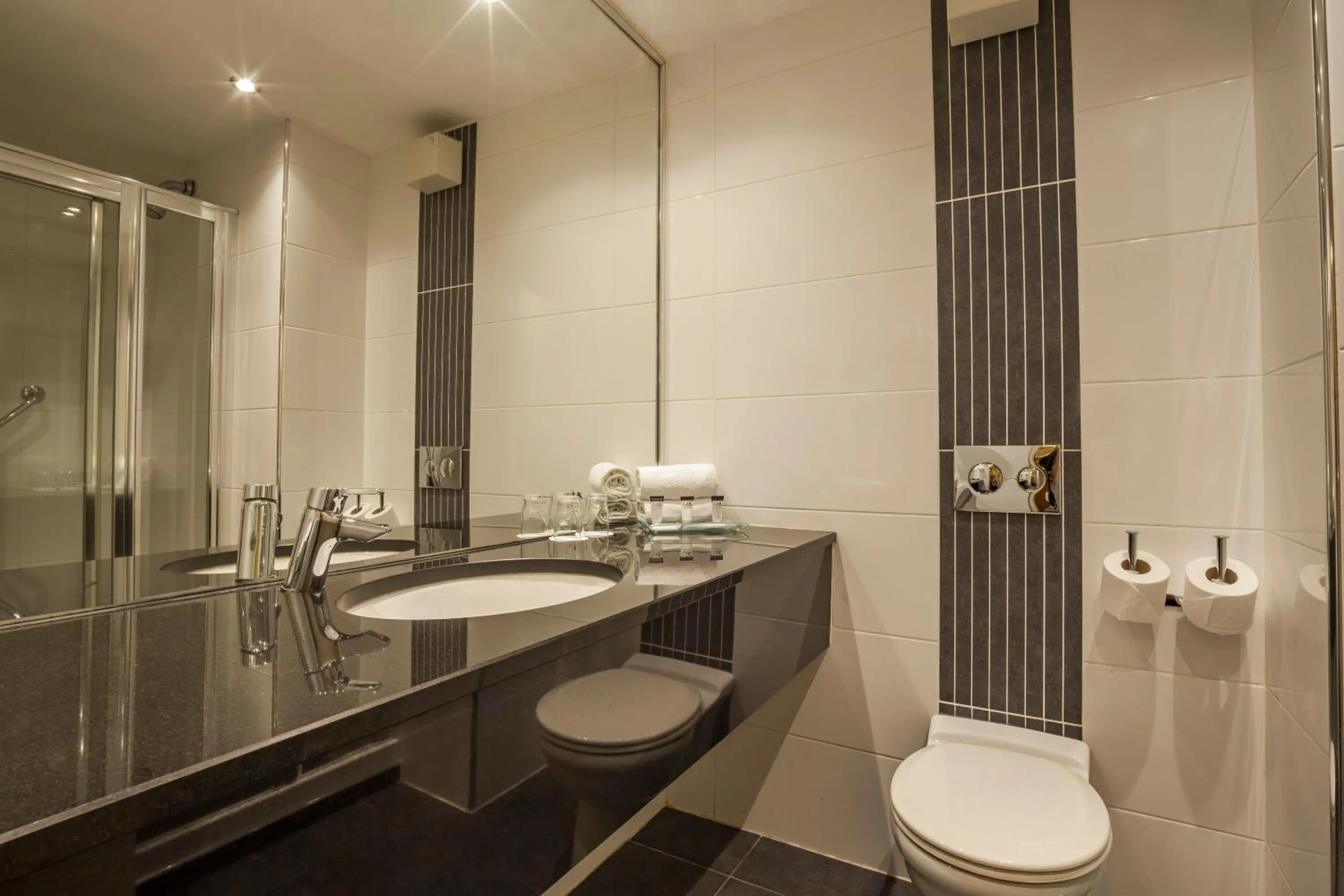 Bathroom in Skeffington Arms Hotel