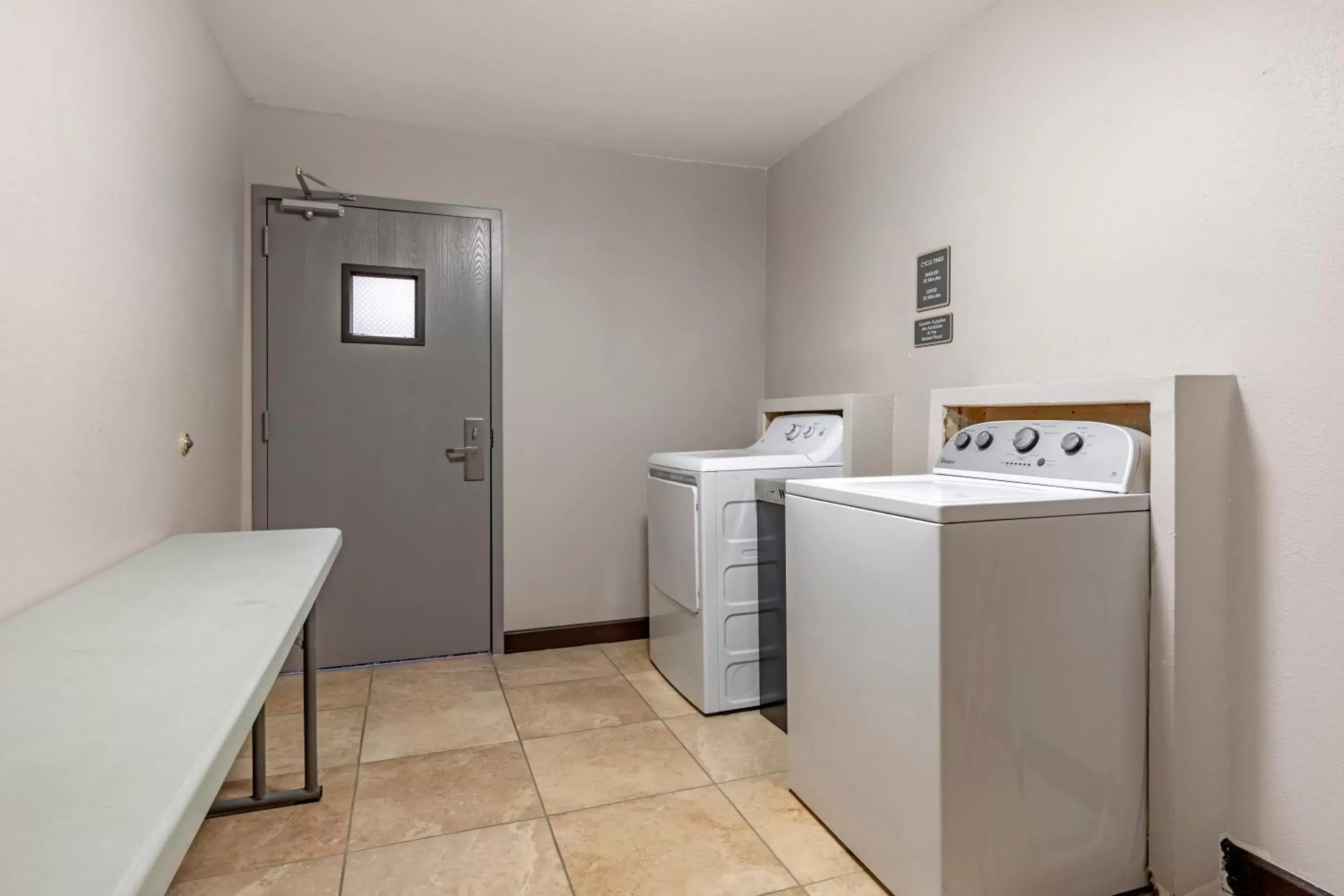 laundry, Kitchen/Kitchenette in Comfort Inn - Weatherford