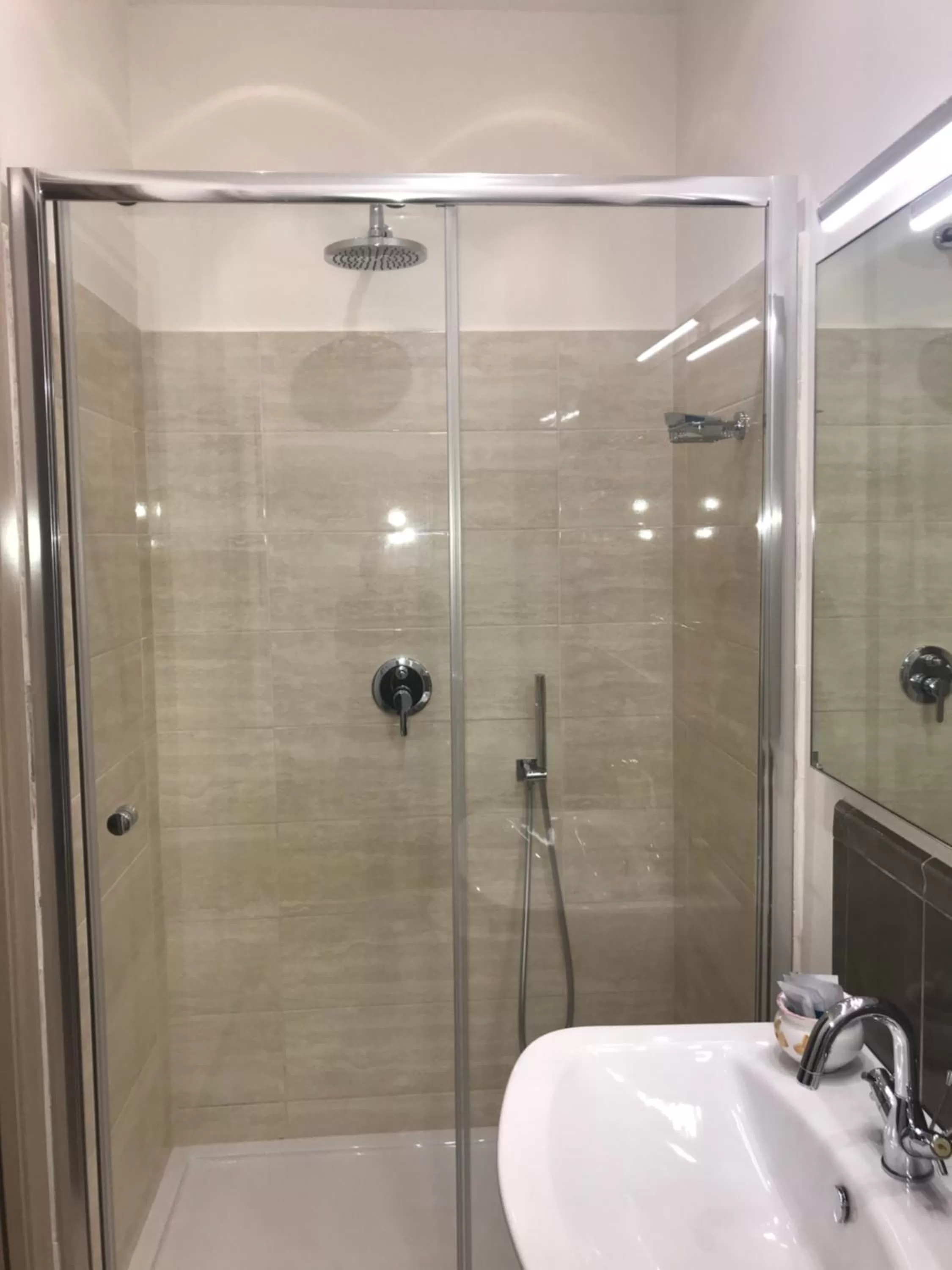 Shower in La Passeggiata di Girgenti