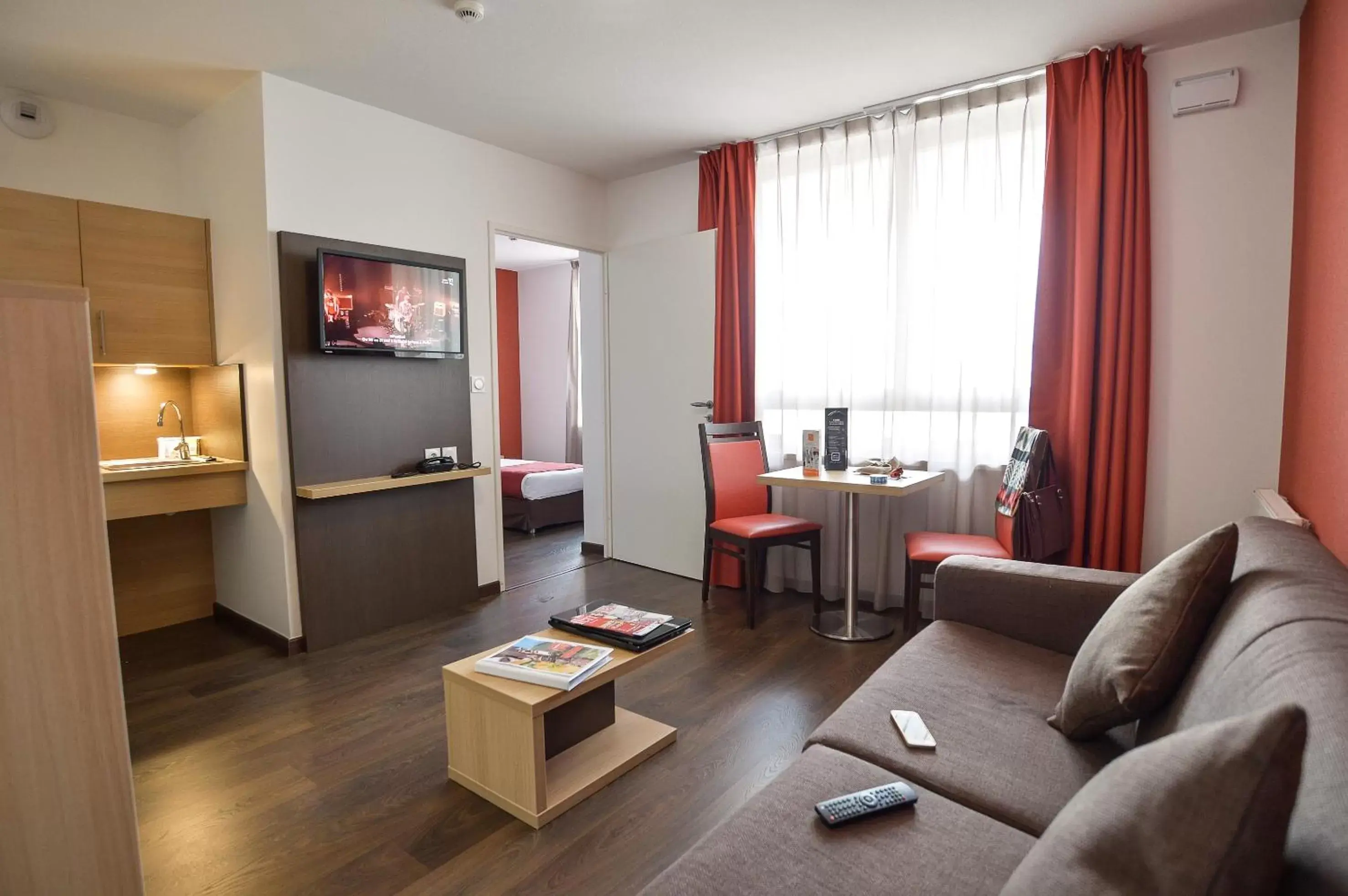 Living room, Seating Area in Apparthotel Privilodges Carré de Jaude