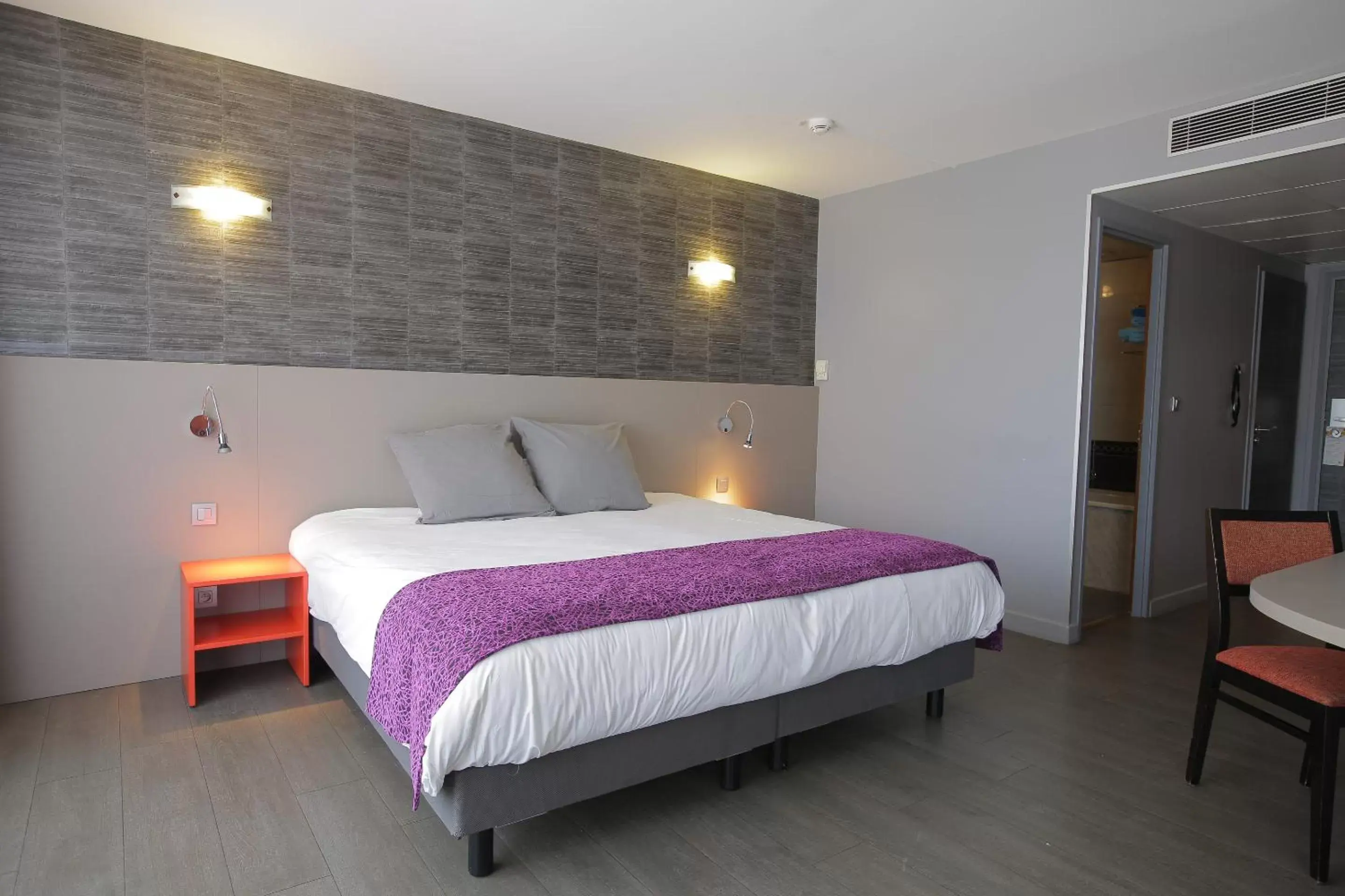 Property building, Bed in Hotel & Spa Marina d'Adelphia