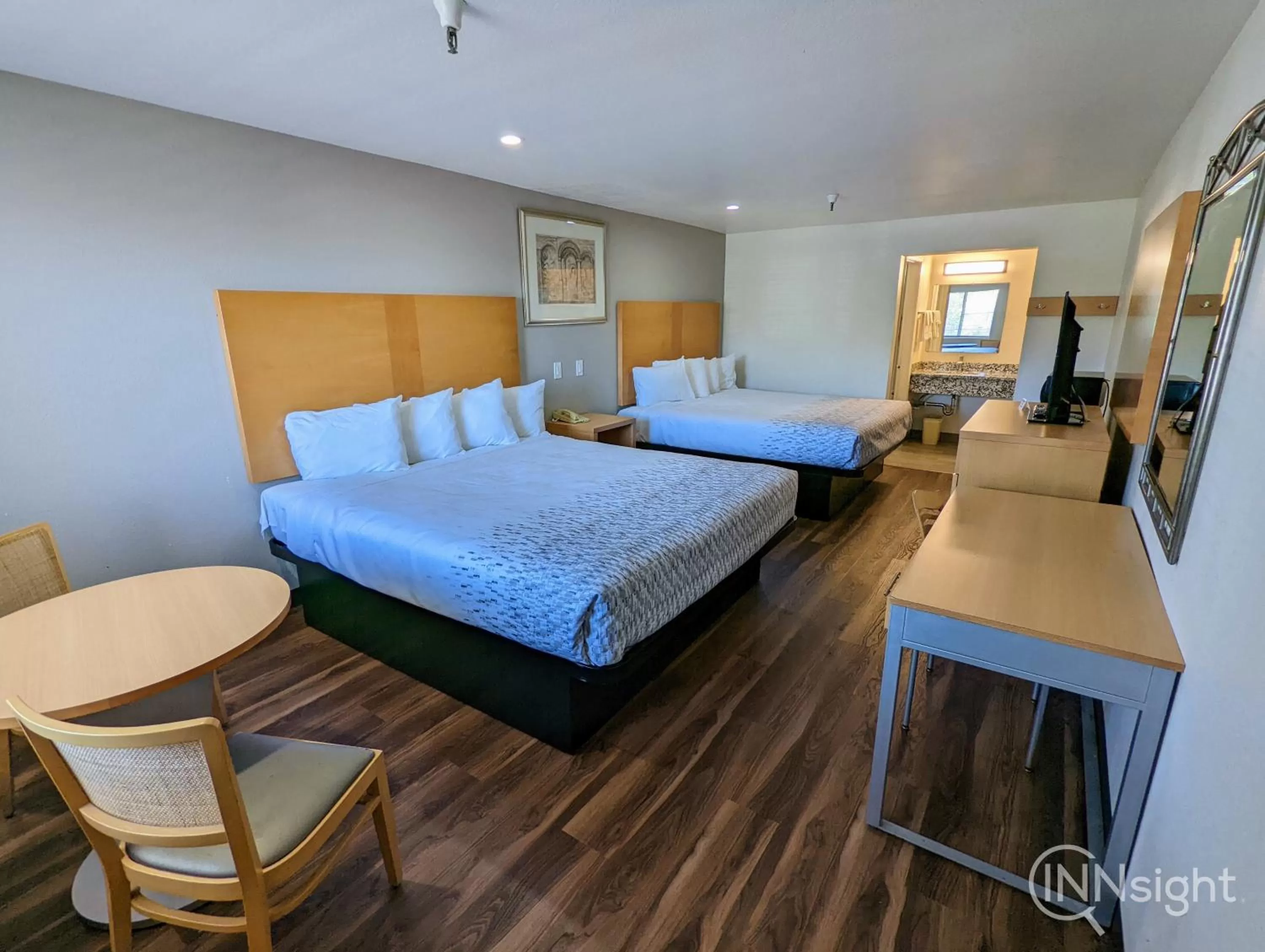 Photo of the whole room, Bed in Royal Inn