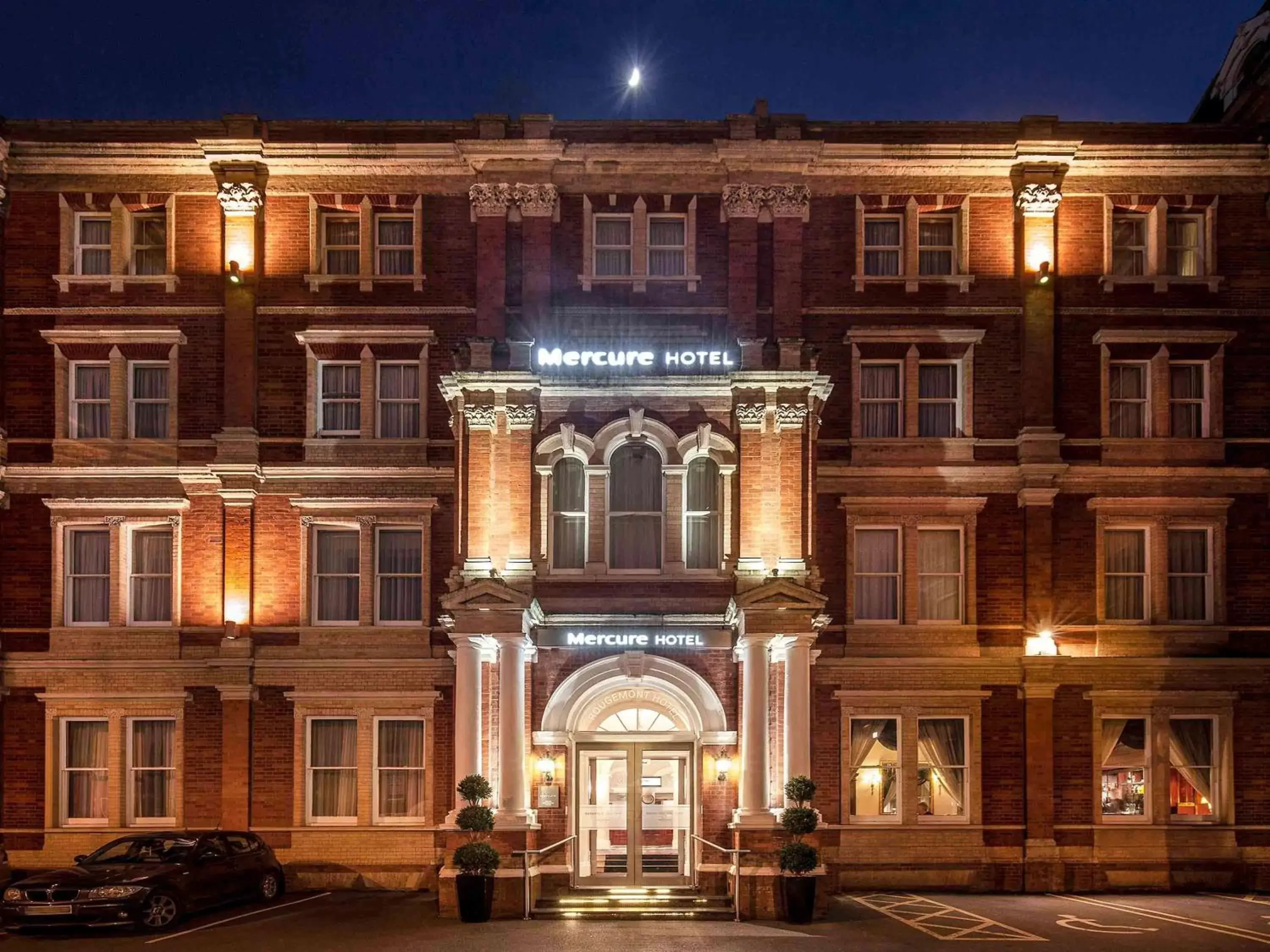 Property Building in Mercure Exeter Rougemont Hotel