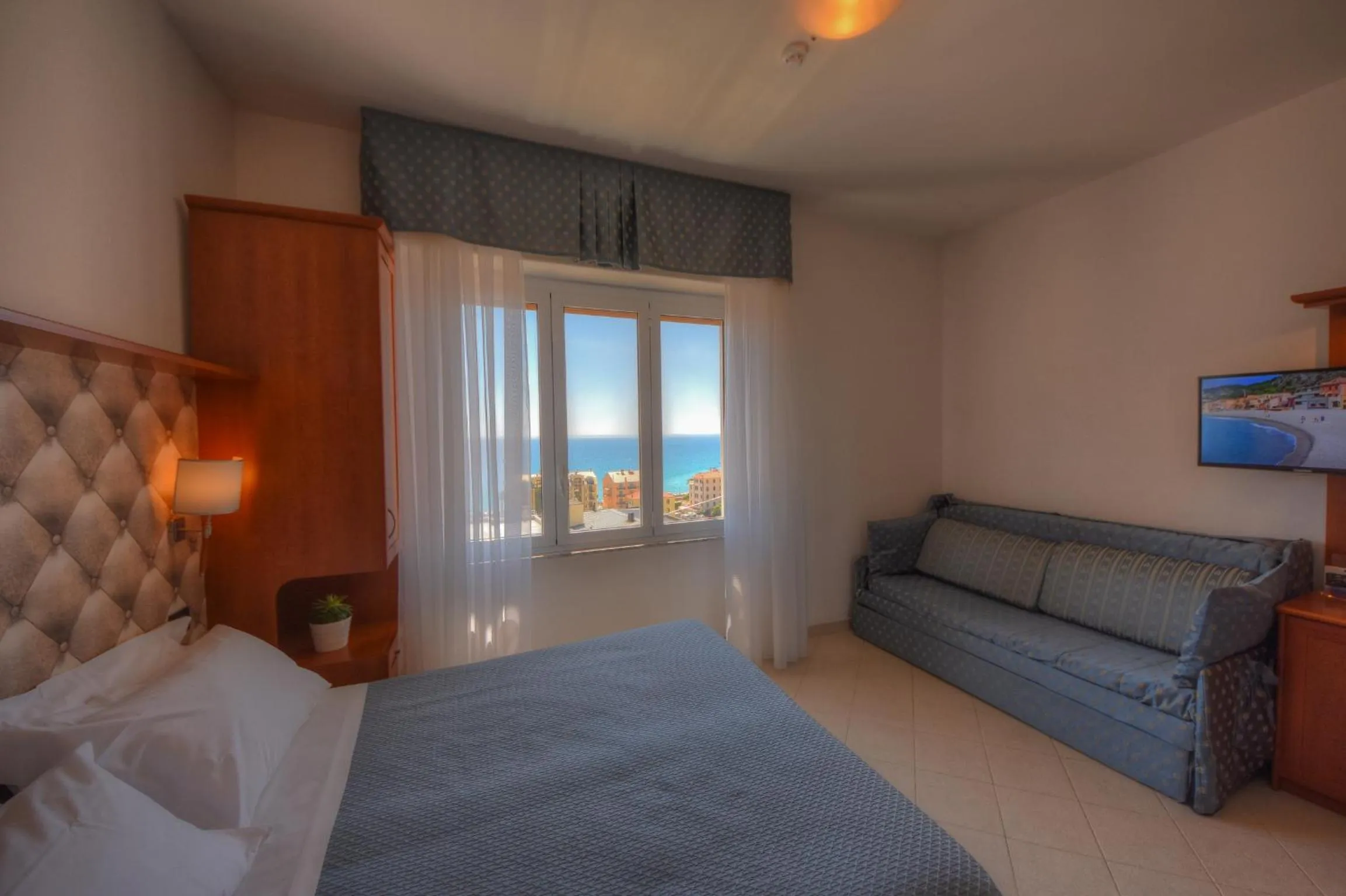 Photo of the whole room, Bed in Hotel Noris